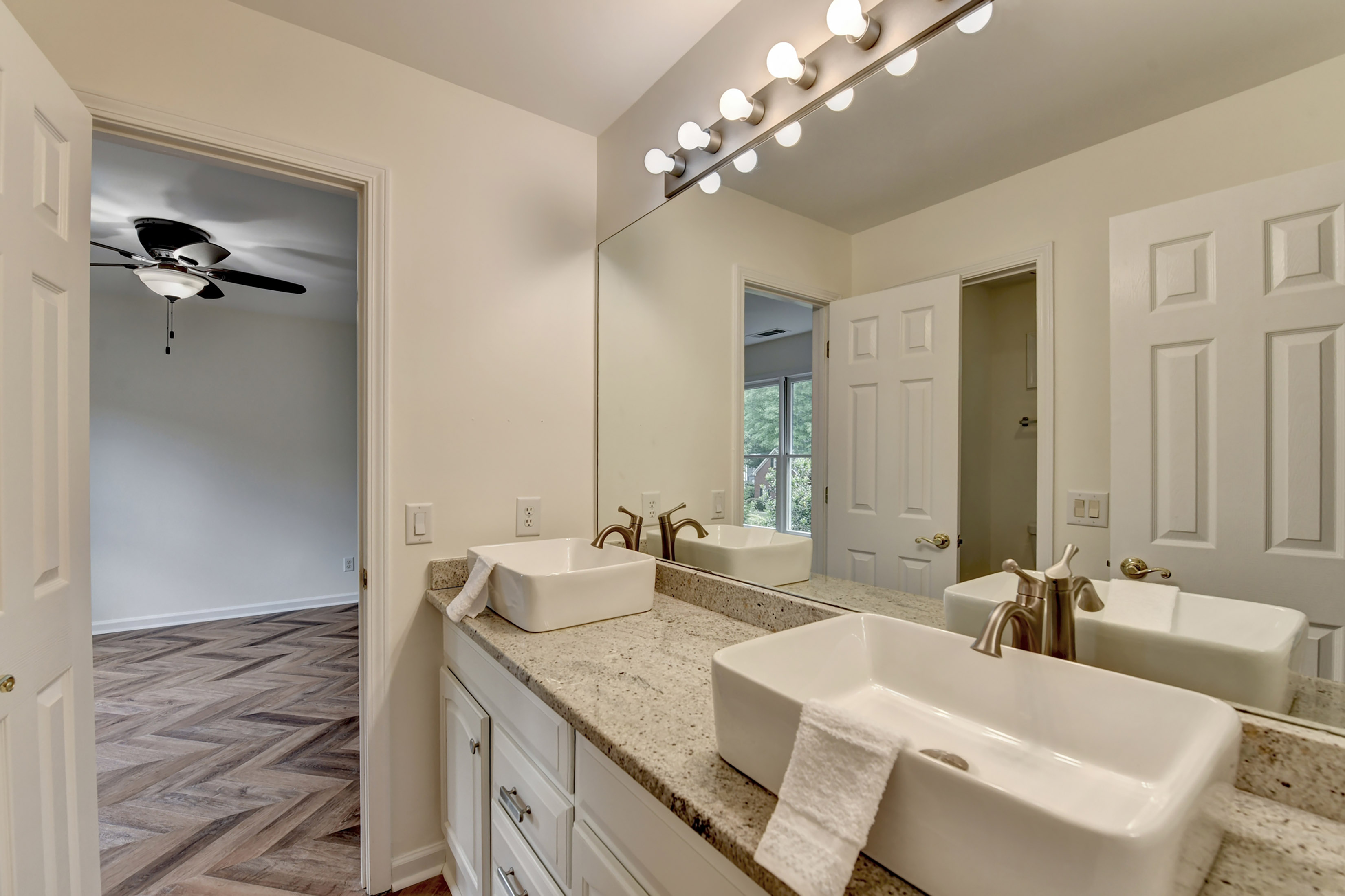  Hard to Find Flat Front Yard with Level Fenced-in Backyard on a Quiet Cul-de-sac - 物件實景