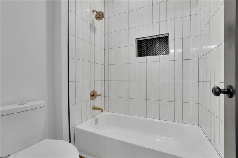 Canton, Georgia, 30114, United States, 5 Bedrooms Bedrooms, ,4 BathroomsBathrooms,Residential,For Sale,1974938