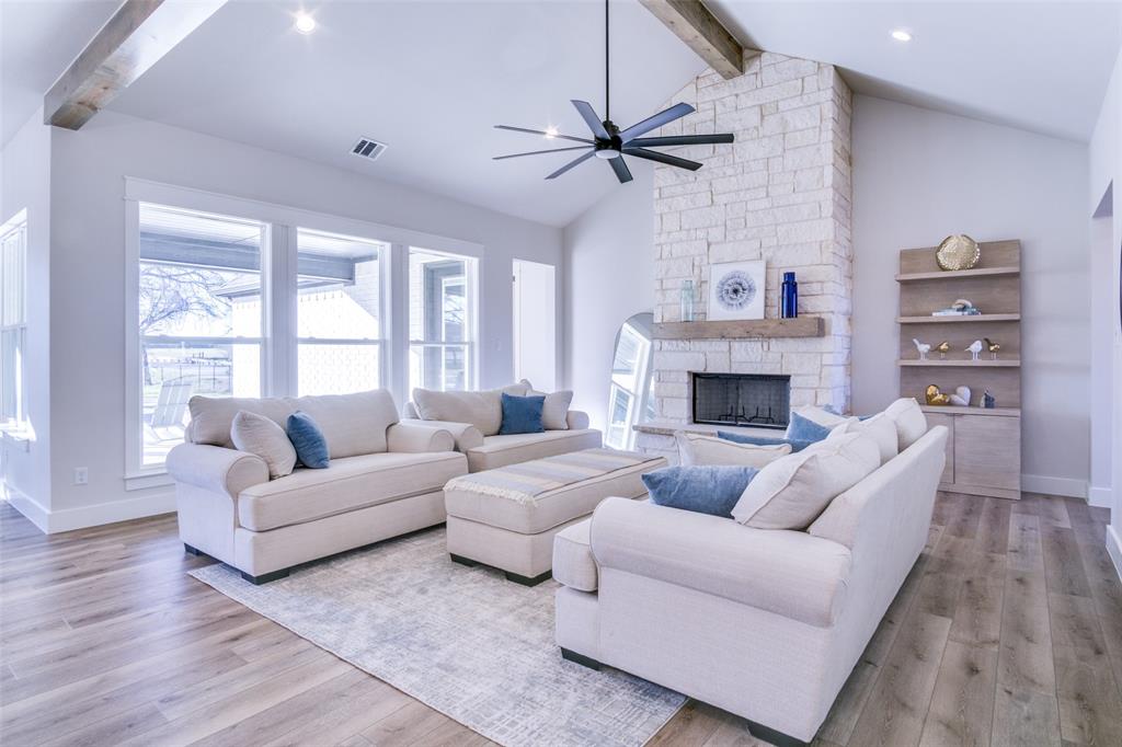 Springtown, Texas, 76082, United States, 5 Bedrooms Bedrooms, ,3 BathroomsBathrooms,Residential,For Sale,1805360