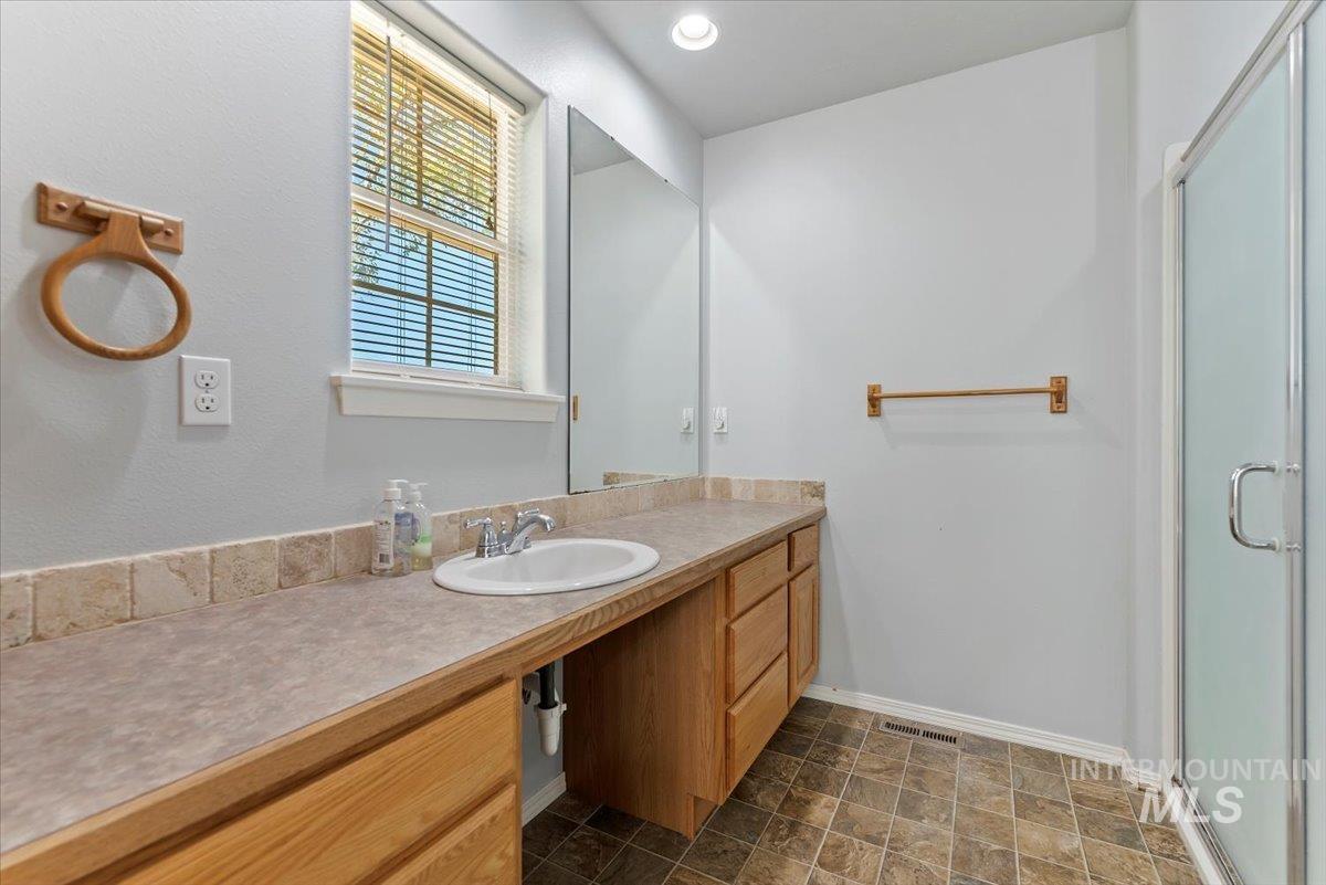 New Plymouth, Idaho, 83655-5457, United States, 5 Bedrooms Bedrooms, ,Residential,For Sale,1918304
