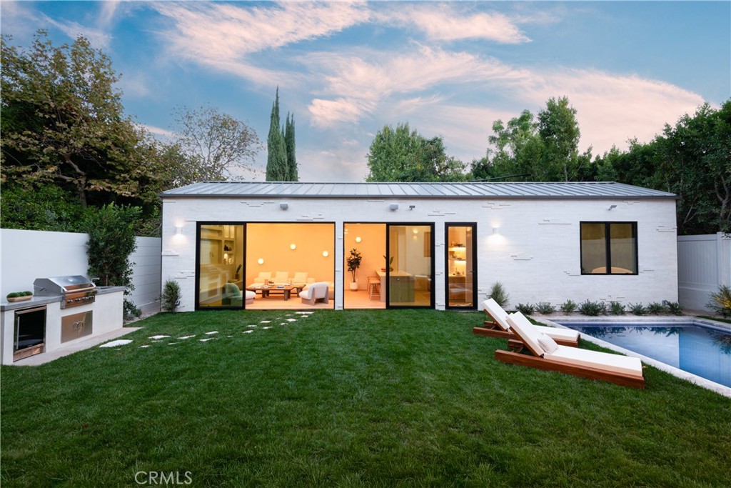 Sherman Oaks, California, 91423, United States, 6 Bedrooms Bedrooms, ,7 BathroomsBathrooms,Residential,For Sale,1990929