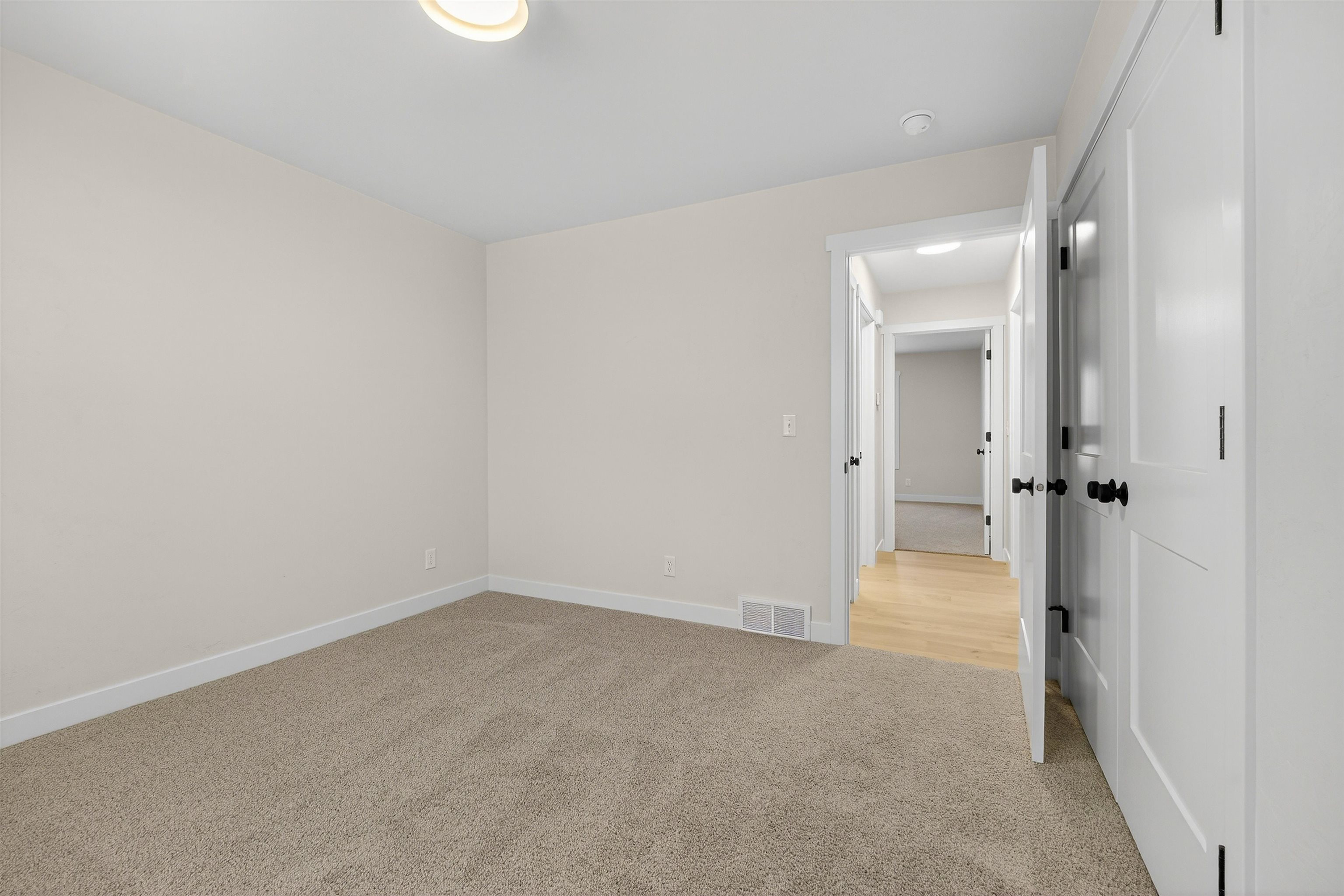 MENASHA, Wisconsin, 54952, United States, 4 Bedrooms Bedrooms, ,3 BathroomsBathrooms,Residential,For Sale,1996198