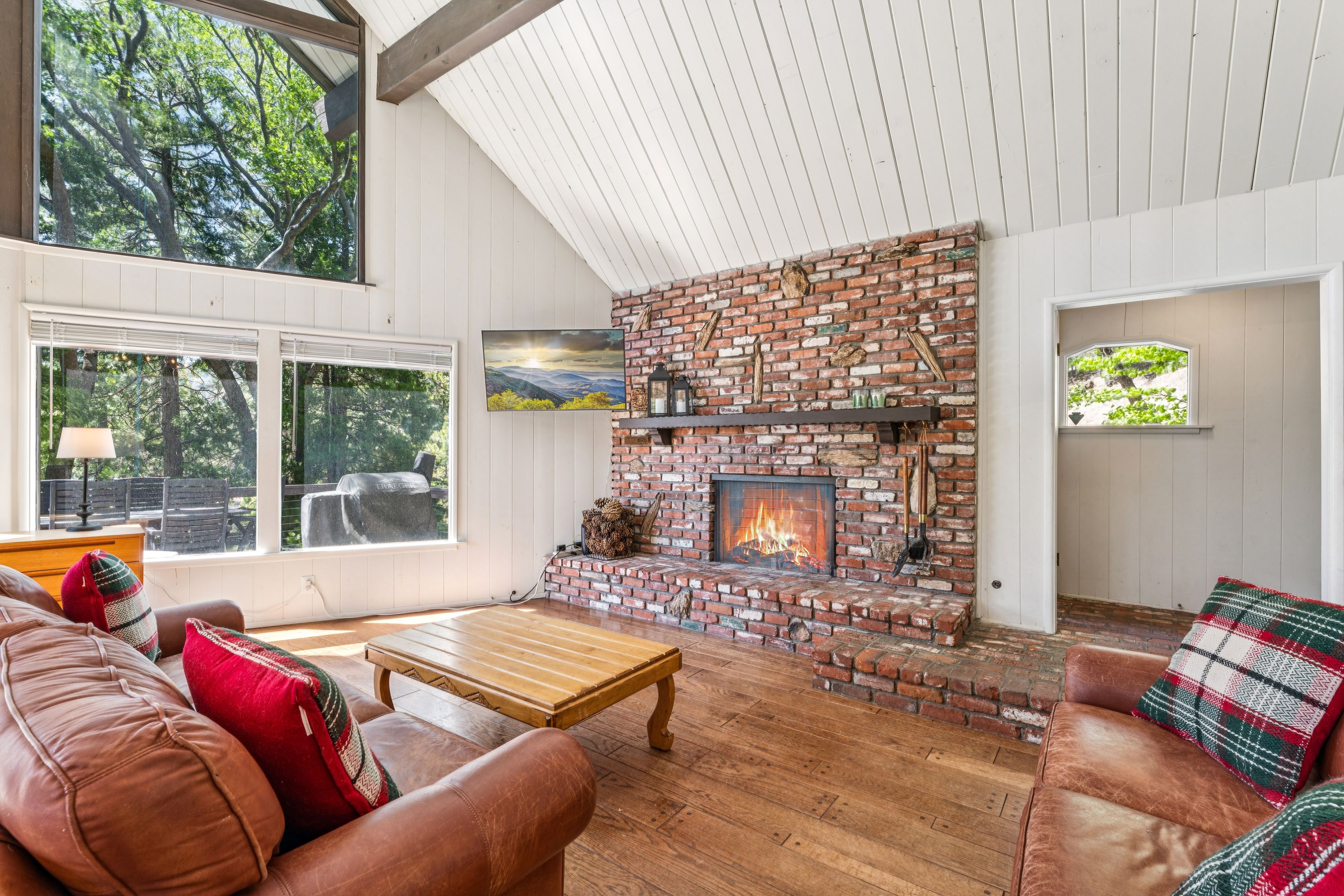  686 Grass Valley Road, Lake Arrowhead, CA 92352 - 物件實景