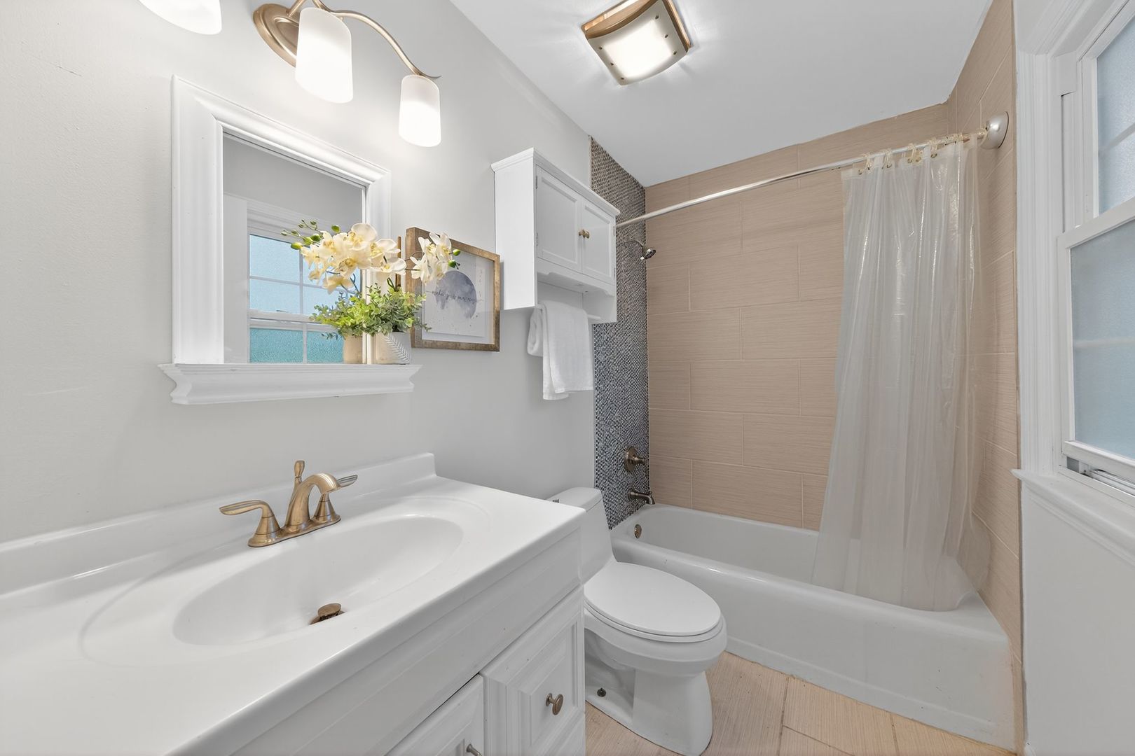 Glenview, Illinois, 60025, United States, 4 Bedrooms Bedrooms, ,3 BathroomsBathrooms,Residential,For Sale,1927417