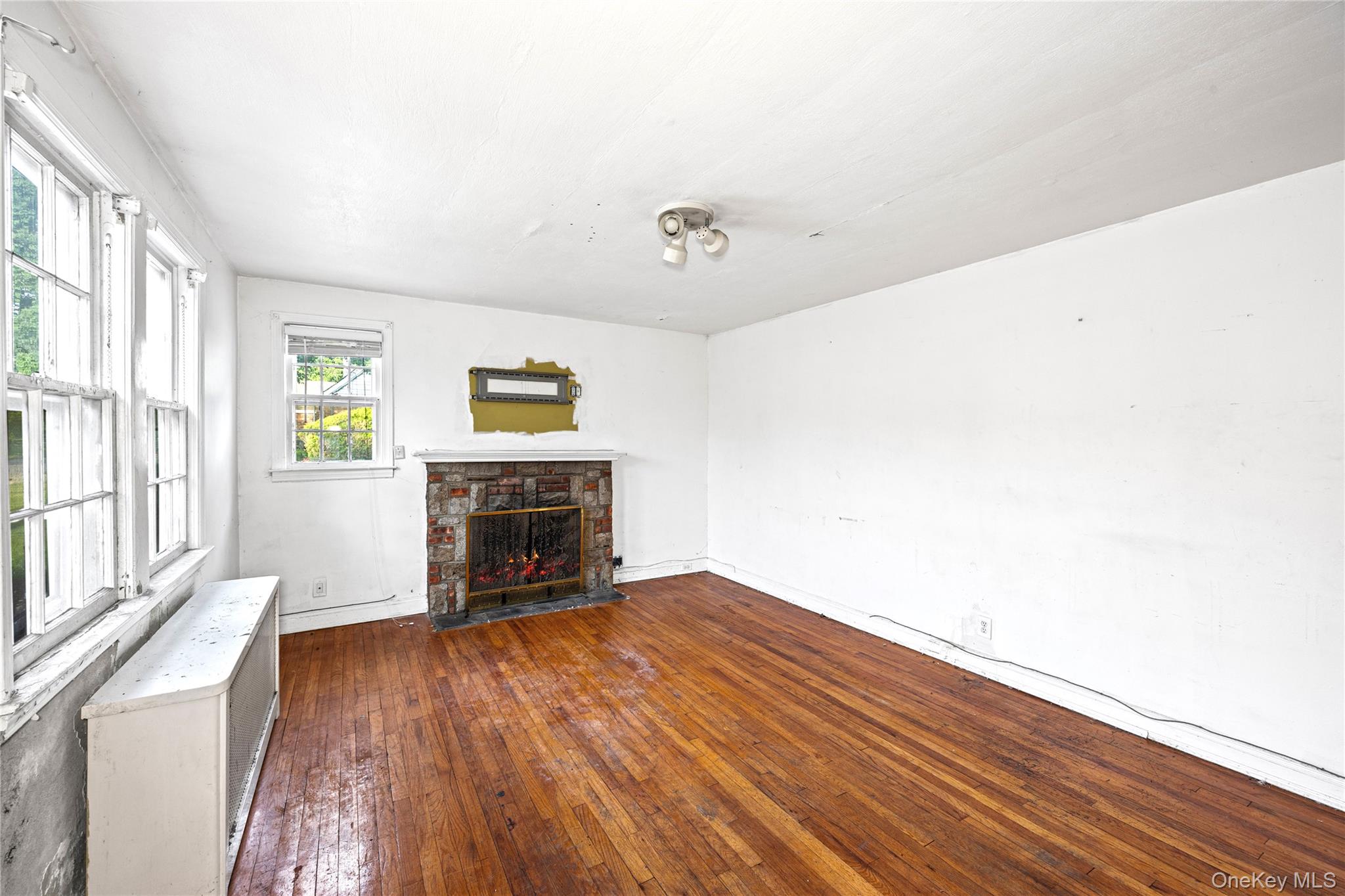 Uniondale, New York, 11553, United States, 4 Bedrooms Bedrooms, ,3 BathroomsBathrooms,Residential,For Sale,2049271