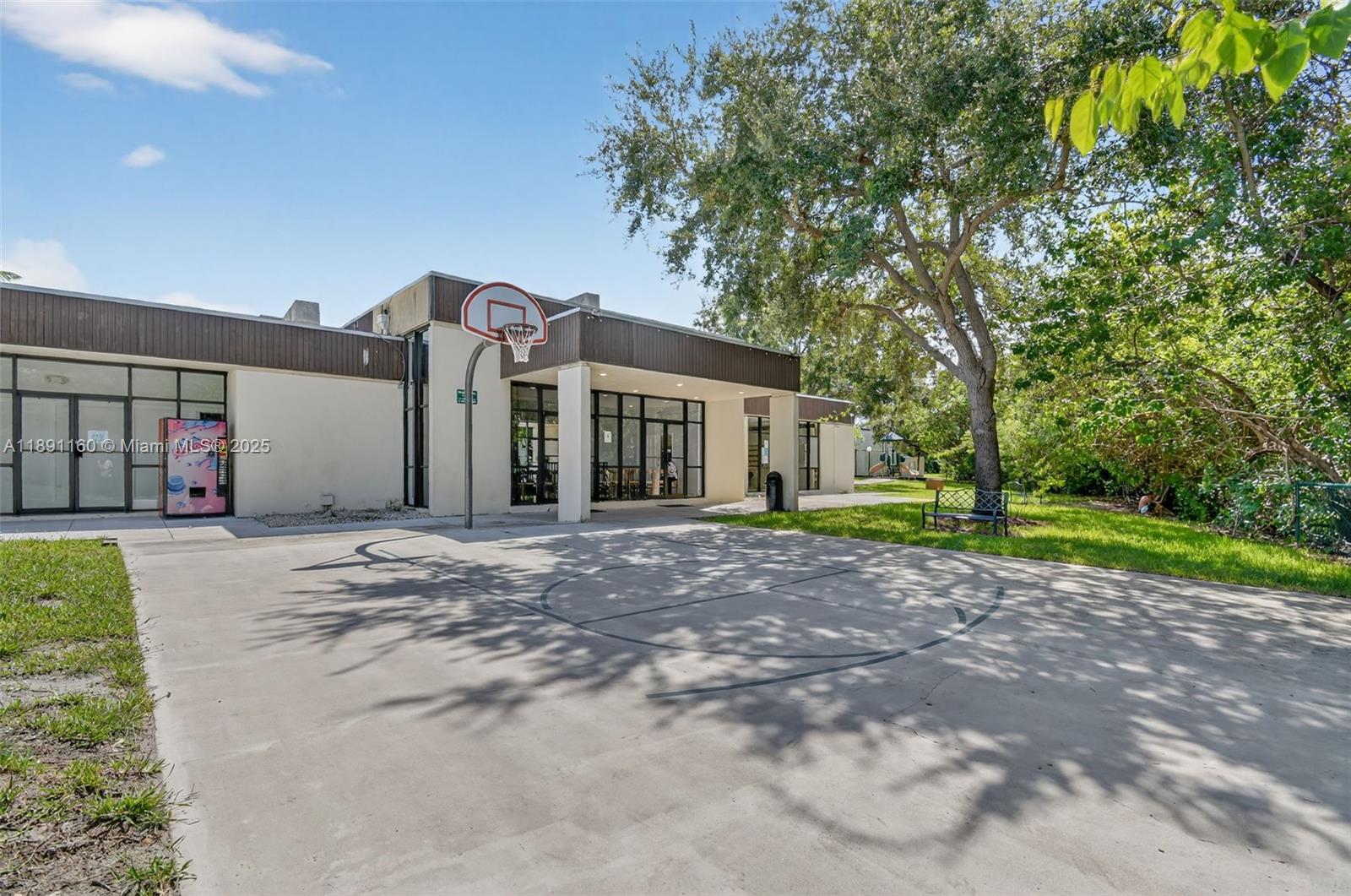 Miami, Florida, 33180, United States, 3 Bedrooms Bedrooms, ,3 BathroomsBathrooms,Residential,For Sale,1961045