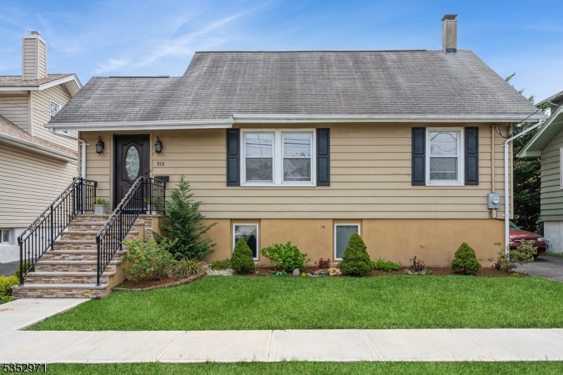 Ridgefield Boro, New Jersey, 07657, United States, 3 Bedrooms Bedrooms, ,2 BathroomsBathrooms,Residential,For Sale,1907428