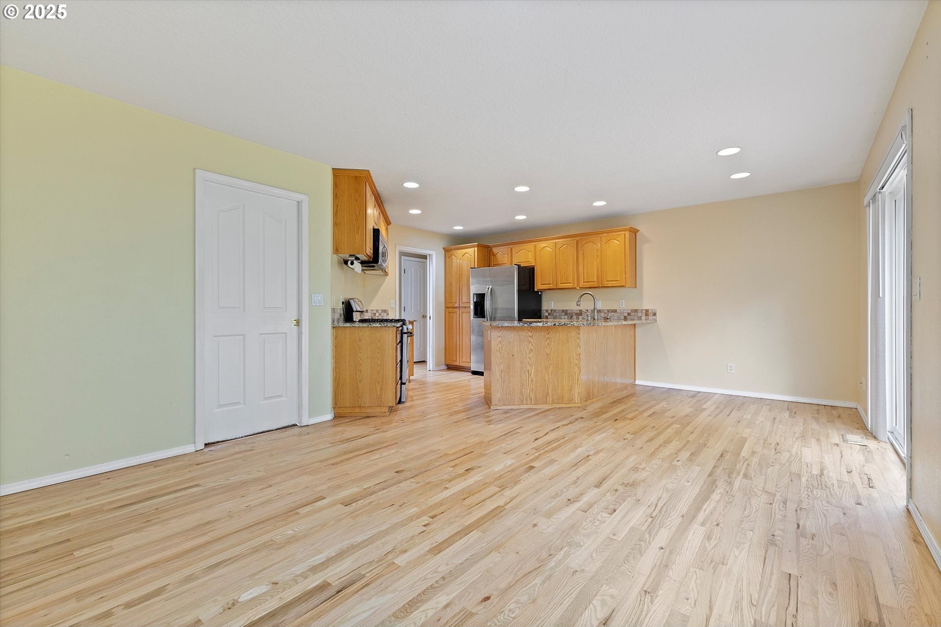 Newberg, Oregon, 97132, United States, 3 Bedrooms Bedrooms, ,2 BathroomsBathrooms,Residential,For Sale,1972944