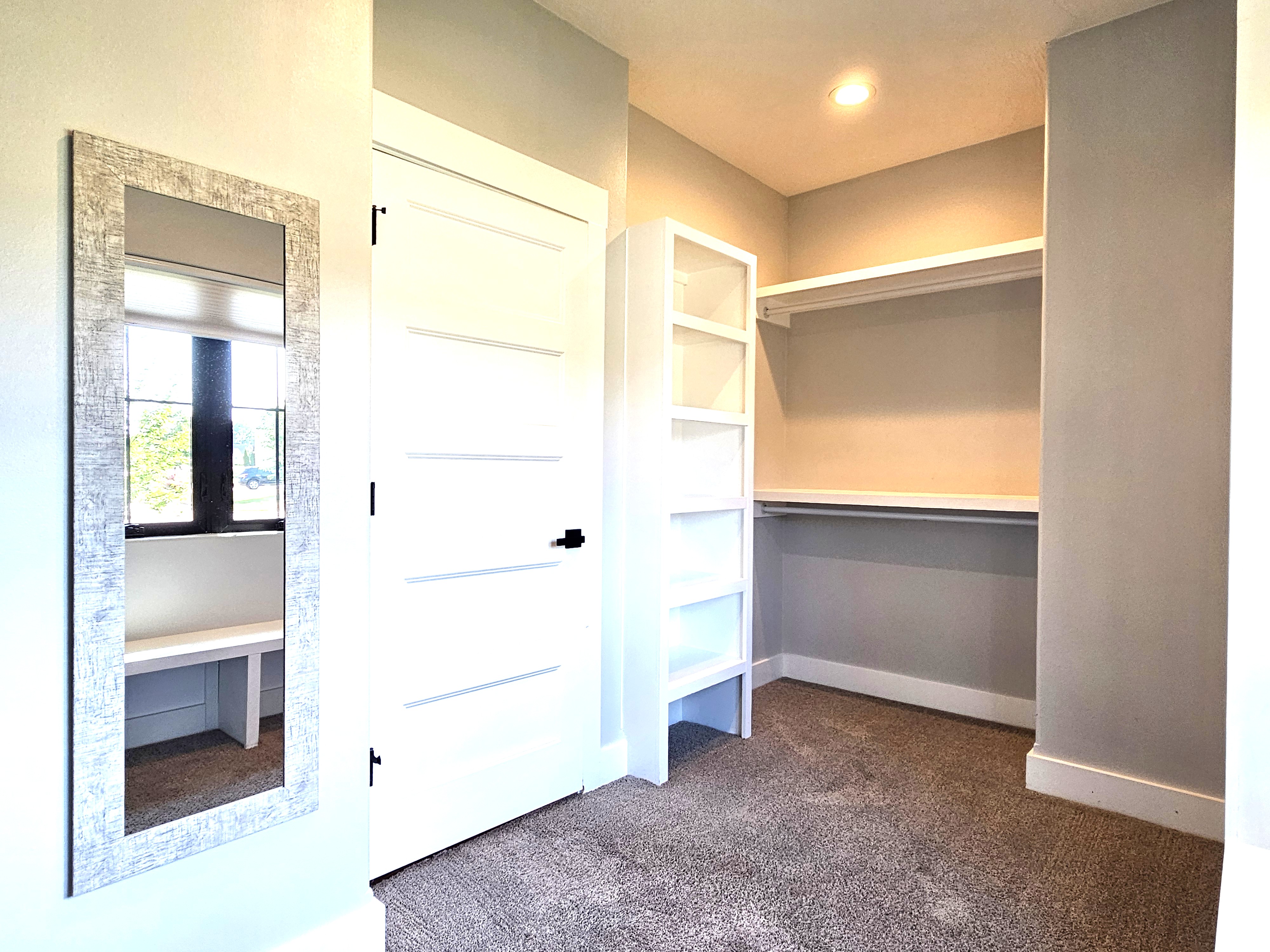 SPRINGFIELD, Missouri, 65804, United States, 4 Bedrooms Bedrooms, ,4 BathroomsBathrooms,Residential,For Sale,1996433