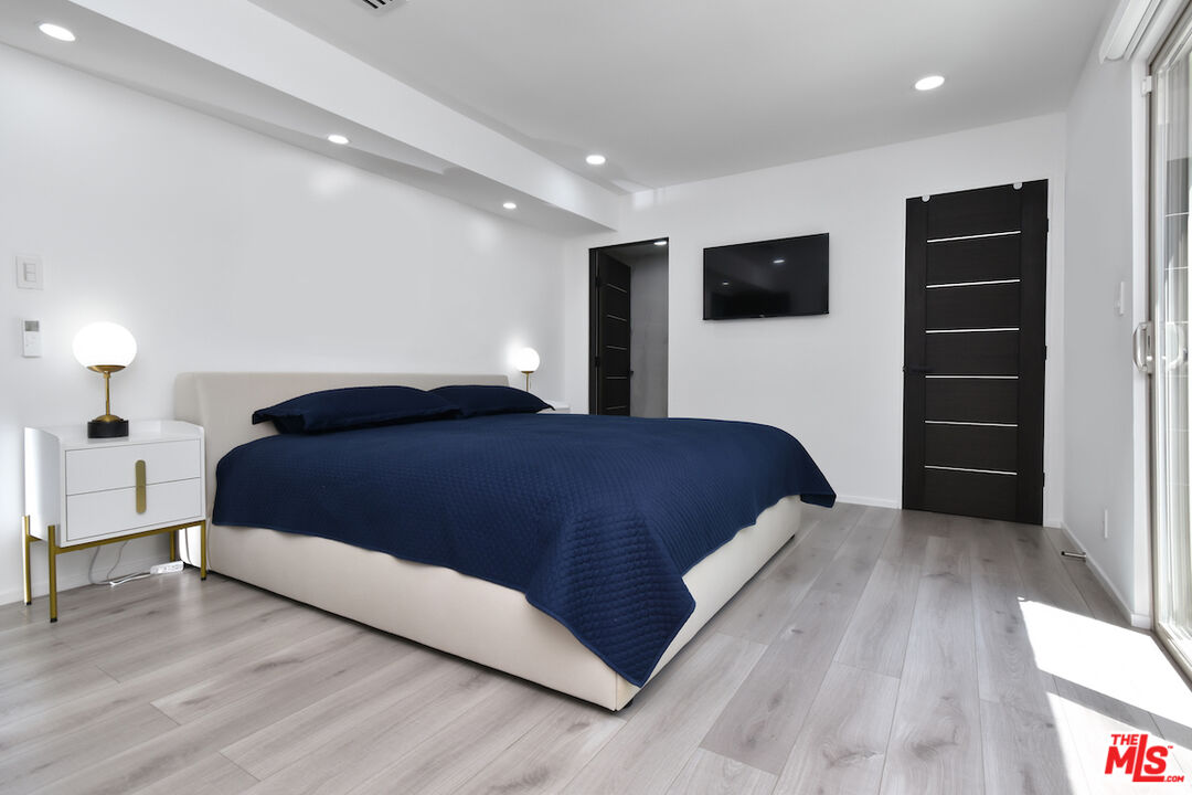 Sherman Oaks, California, 91403, United States, 4 Bedrooms Bedrooms, ,4 BathroomsBathrooms,Residential,For Sale,1794454