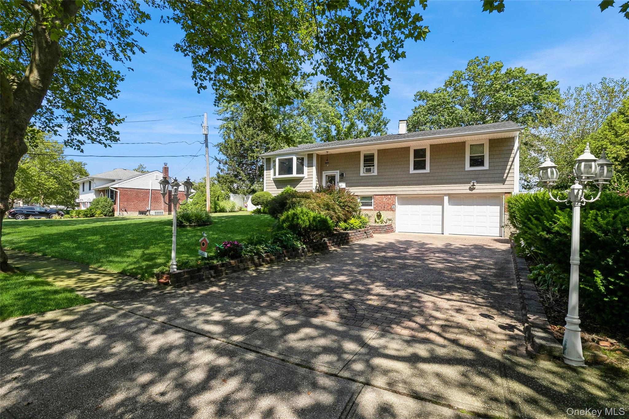 Commack, New York, 11725, United States, 6 Bedrooms Bedrooms, ,3 BathroomsBathrooms,Residential,For Sale,1917950