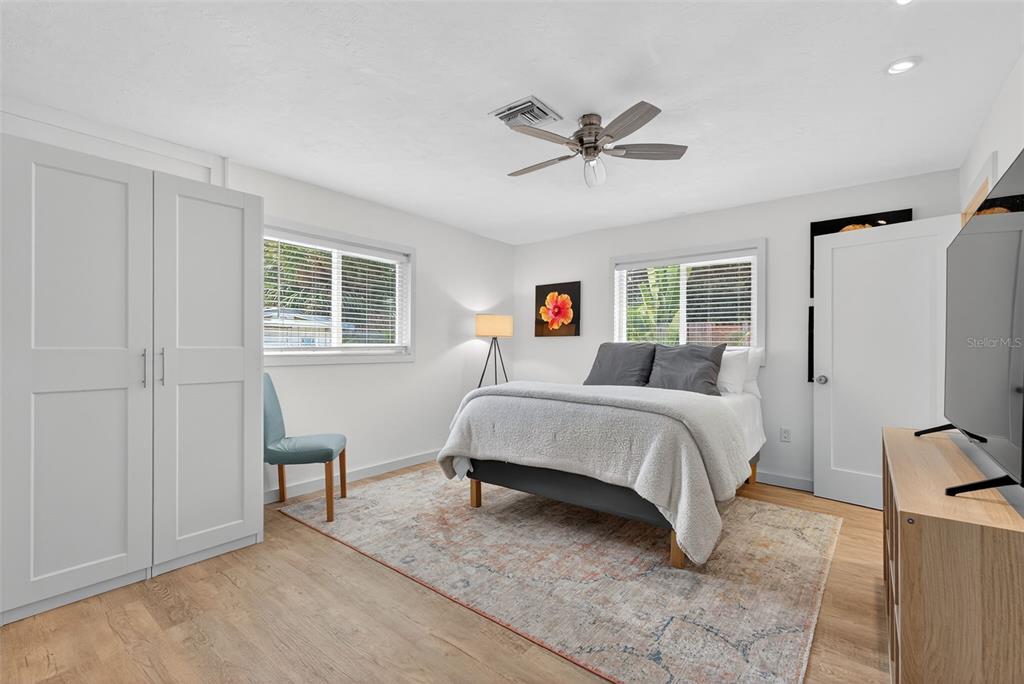 Sarasota, Florida, 34239, United States, 3 Bedrooms Bedrooms, ,2 BathroomsBathrooms,Residential,For Sale,1991192