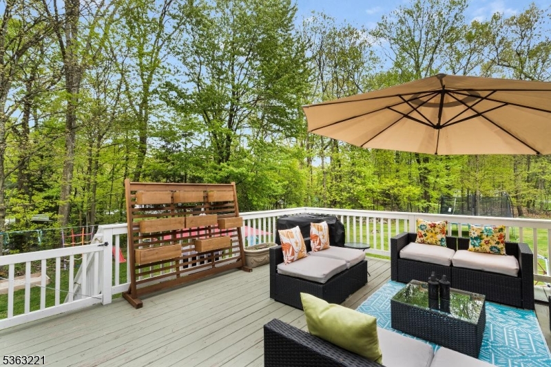 Hampton Twp., New Jersey, 07860, United States, 5 Bedrooms Bedrooms, ,3 BathroomsBathrooms,Residential,For Sale,1847031