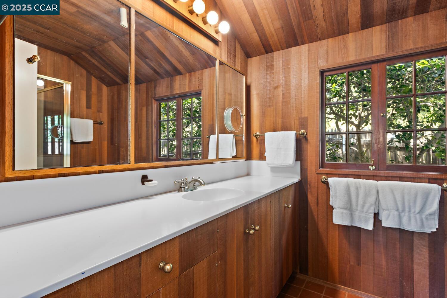 Orinda, California, 94563, United States, 6 Bedrooms Bedrooms, ,4 BathroomsBathrooms,Residential,For Sale,1838160