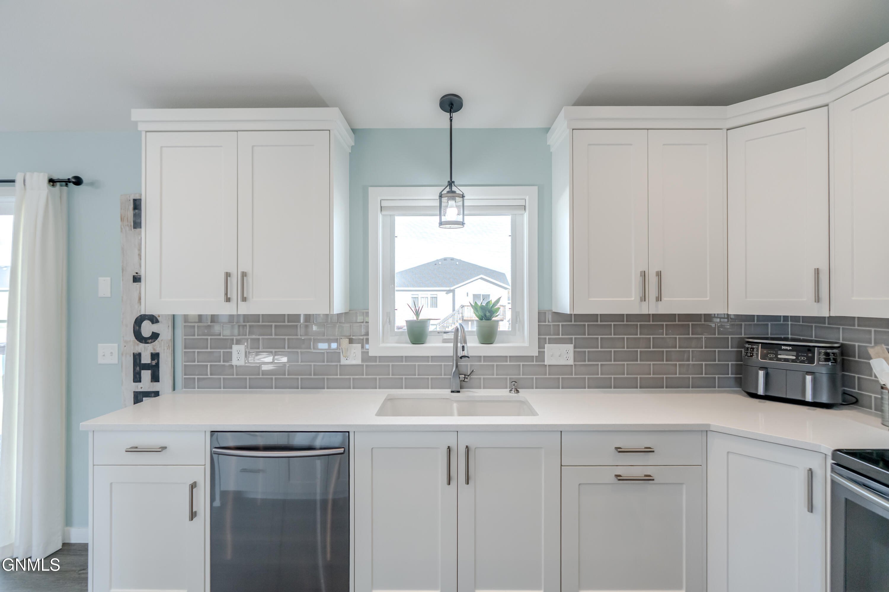 Bismarck, North Dakota, 58504, United States, 5 Bedrooms Bedrooms, ,2 BathroomsBathrooms,Residential,For Sale,1986096