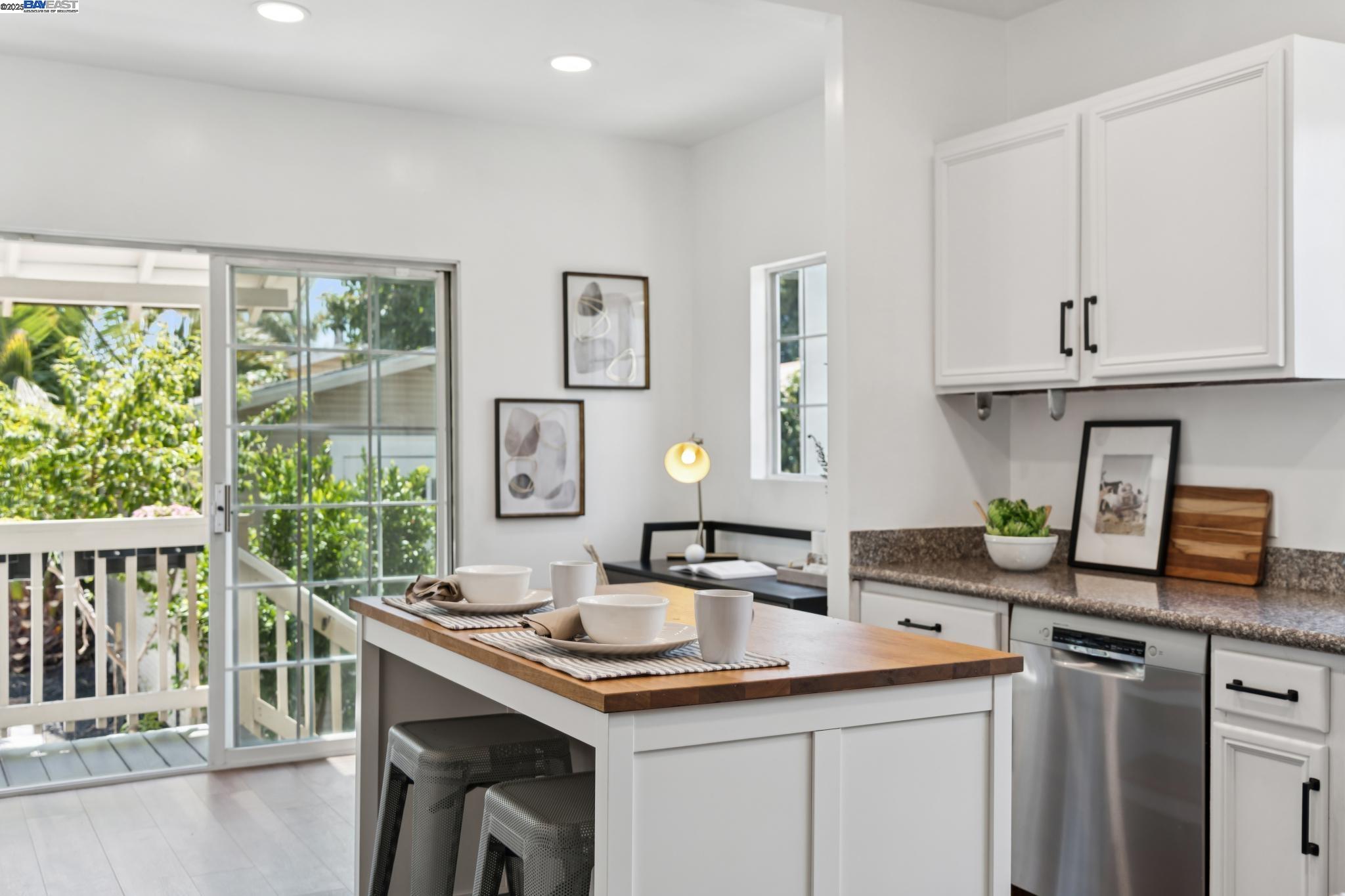 Oakland, California, 94605, United States, 2 Bedrooms Bedrooms, ,1 BathroomBathrooms,Residential,For Sale,1901518