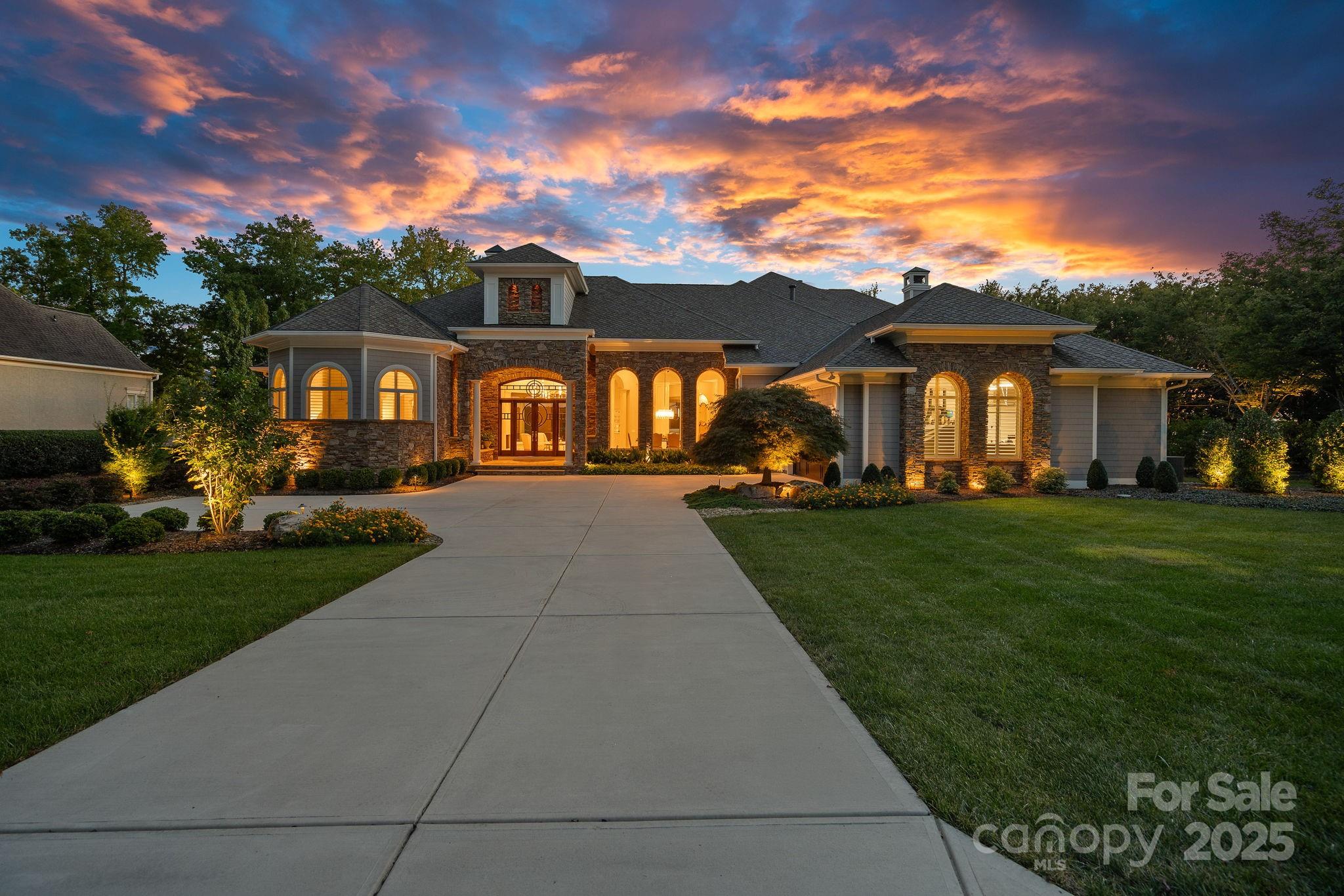 Mooresville, North Carolina, 28117, United States, 4 Bedrooms Bedrooms, ,6 BathroomsBathrooms,Residential,For Sale,1989072