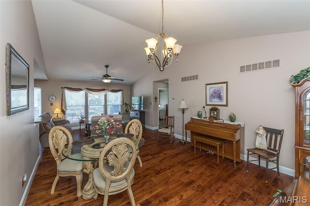 St Peters, Missouri, 63304, United States, 4 Bedrooms Bedrooms, ,3 BathroomsBathrooms,Residential,For Sale,1933139