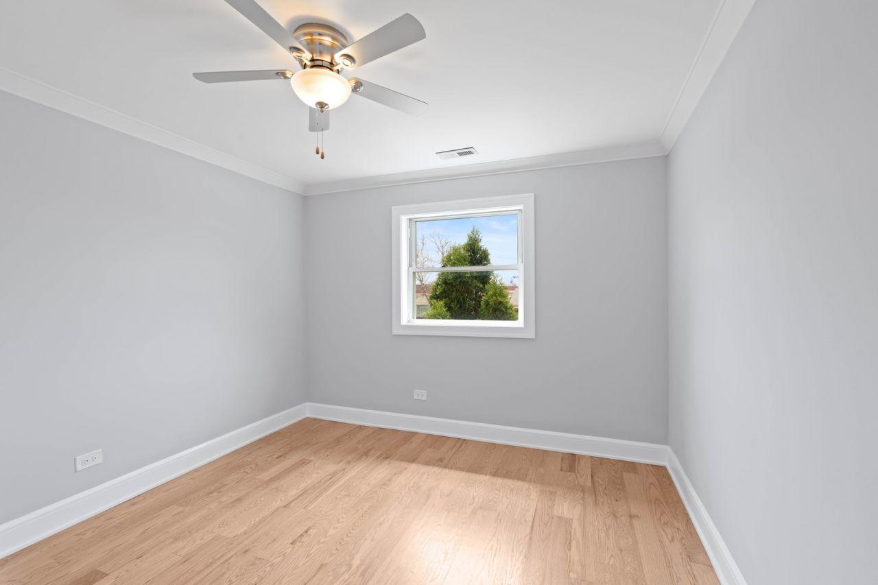 Des Plaines, Illinois, 60016, United States, 4 Bedrooms Bedrooms, ,2 BathroomsBathrooms,Residential,For Sale,1826836