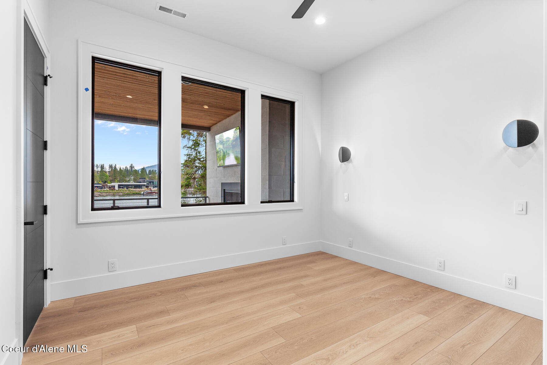 Coeur d'Alene, Idaho, 83814, United States, 5 Bedrooms Bedrooms, ,6 BathroomsBathrooms,Residential,For Sale,1920855