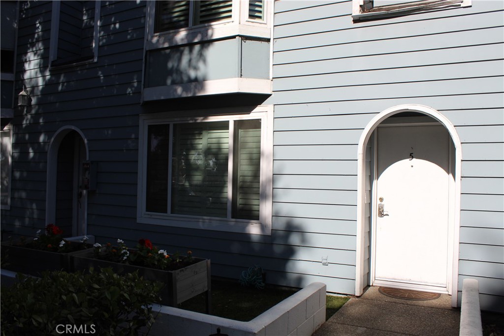 Pasadena, California, 91101, United States, 2 Bedrooms Bedrooms, ,2 BathroomsBathrooms,Residential,For Sale,1944784
