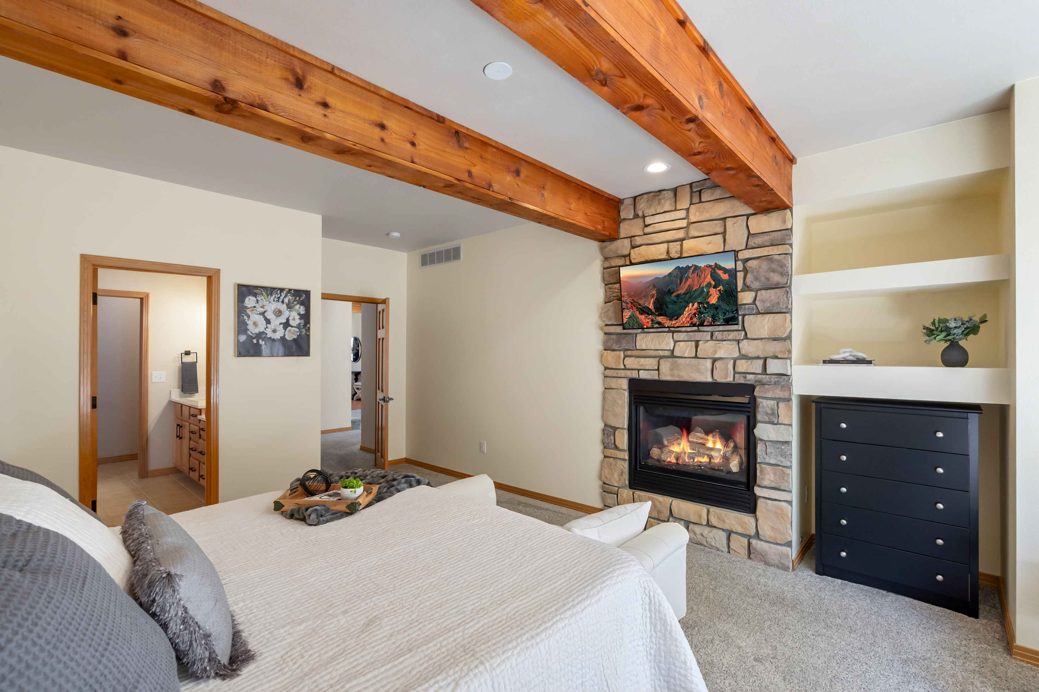  Luxuriously Renovated Home Overlooking Hole 15 of the Ptarmigan Country Club - 物件實景