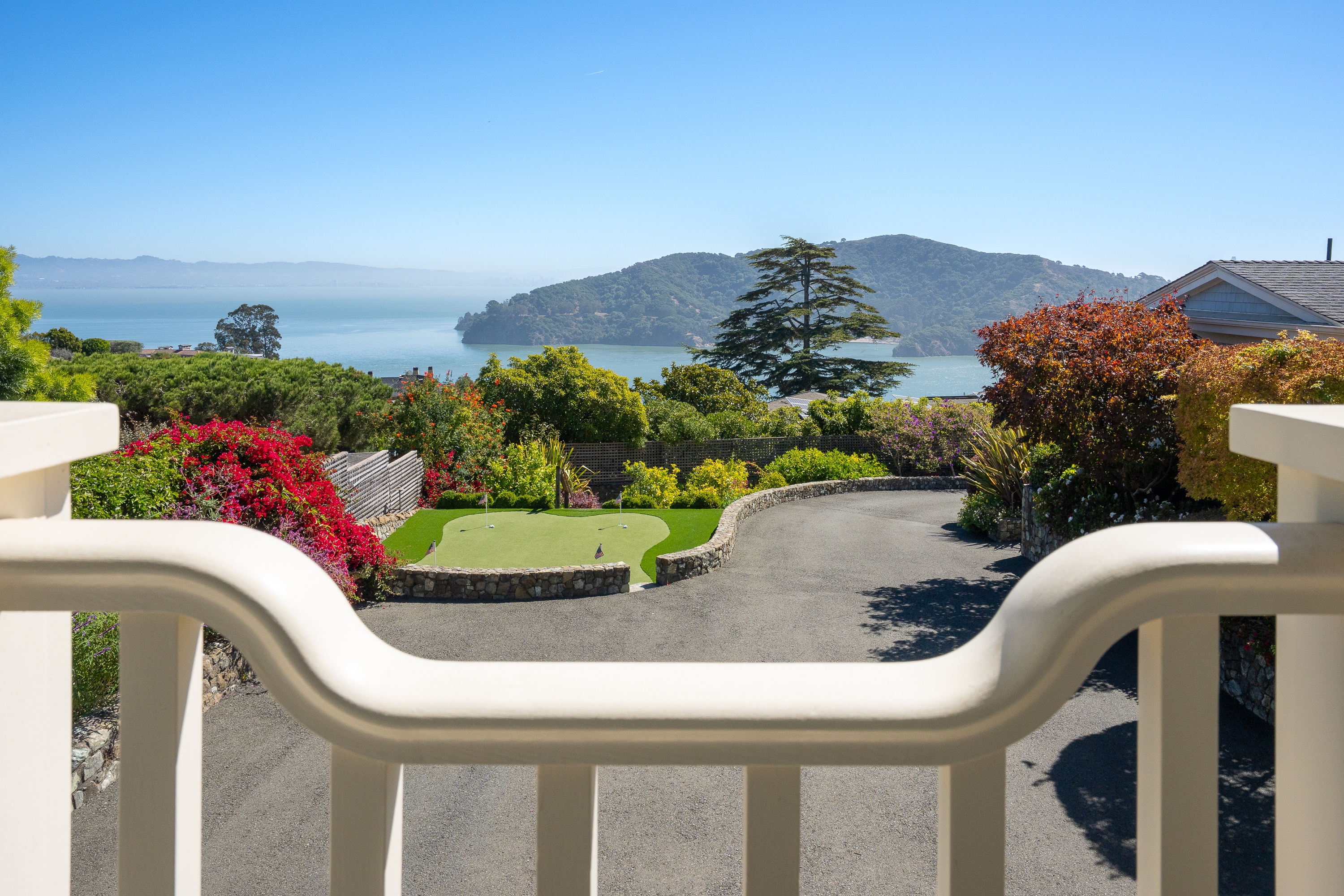  East Coast-Inspired Estate with Sweeping City, Bridge and Mount Tam Views - 物件實景
