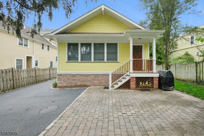 Millburn Twp., New Jersey, 07078, United States, 3 Bedrooms Bedrooms, ,3 BathroomsBathrooms,Residential,For Sale,1988129