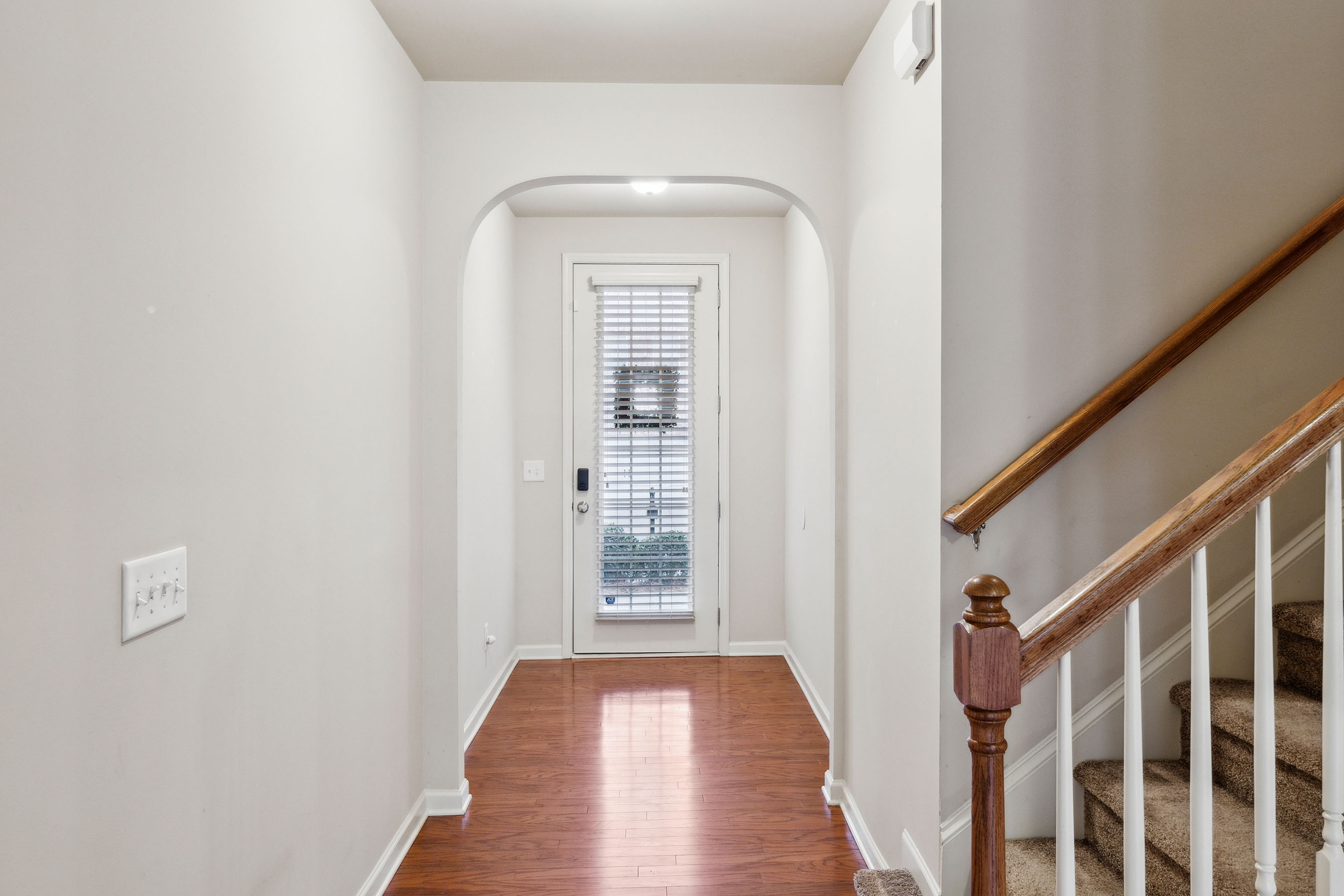  Welcome to this Beautifully Maintained Two-Story Townhome - 物件實景