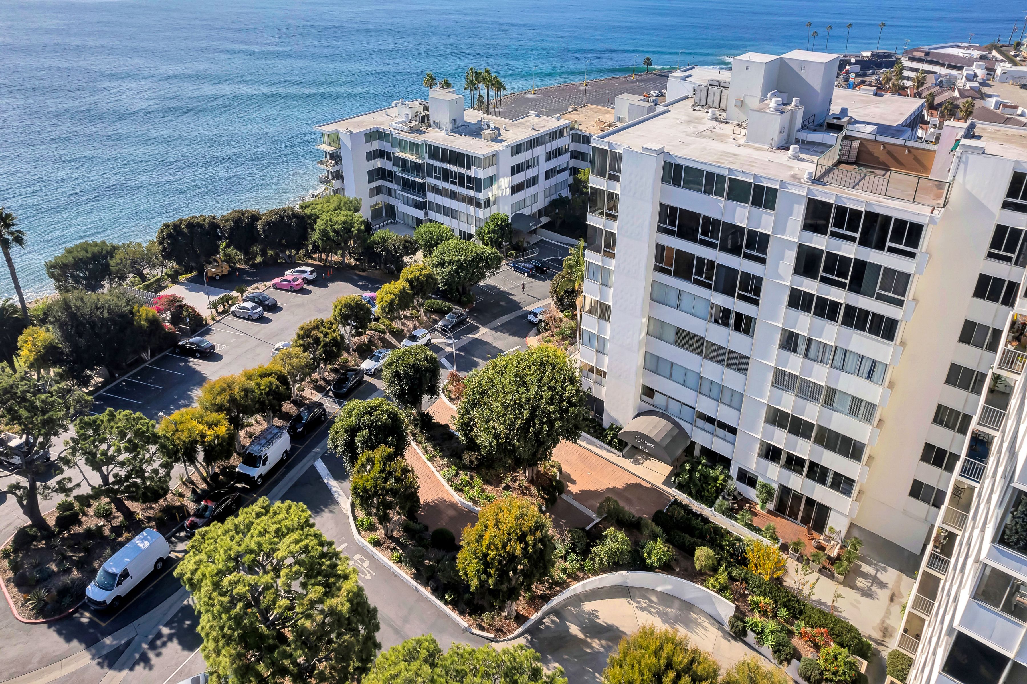  17350  W Sunset Blvd - 物件實景