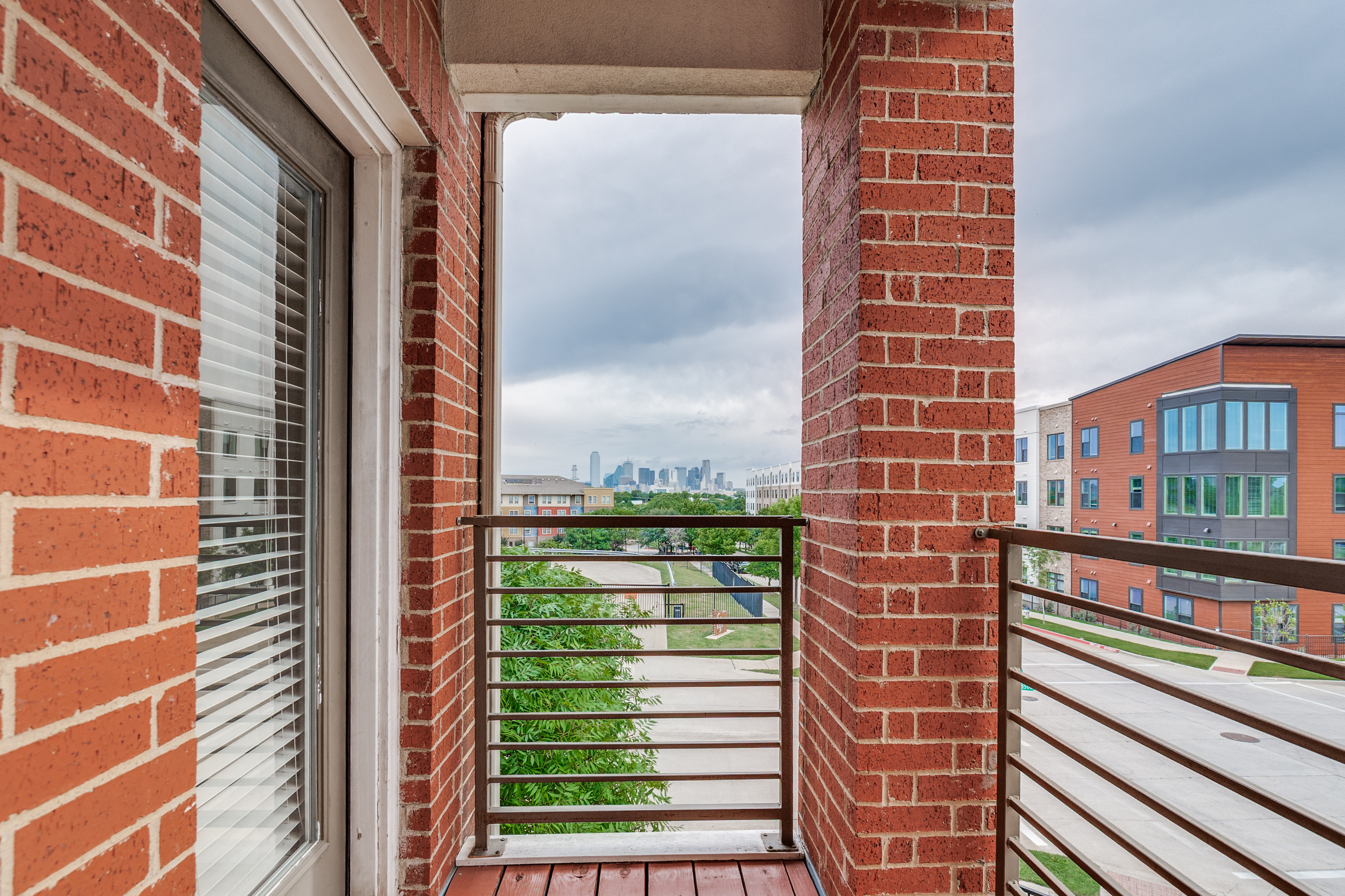  Welcome to this Beautifully Designed 3-bedroom, 2.5-bath Townhouse - 物件實景