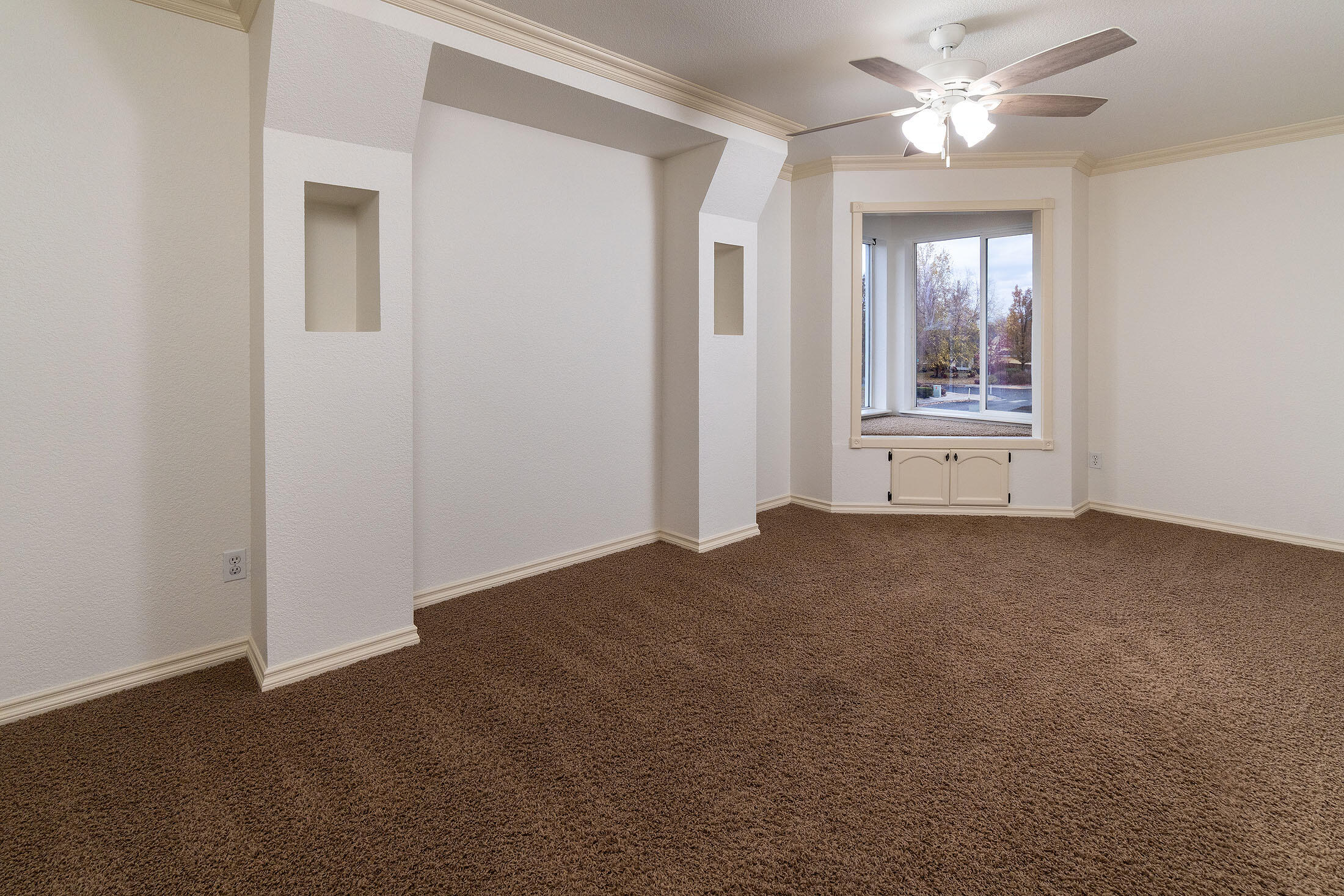 Redmond, Oregon, 97756, United States, 3 Bedrooms Bedrooms, ,3 BathroomsBathrooms,Residential,For Sale,1989039