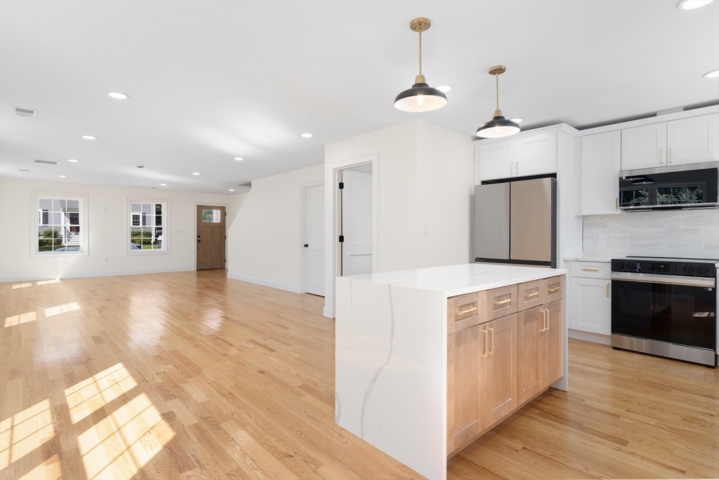 Attleboro, Massachusetts, 02703, United States, 3 Bedrooms Bedrooms, ,3 BathroomsBathrooms,Residential,For Sale,1908600