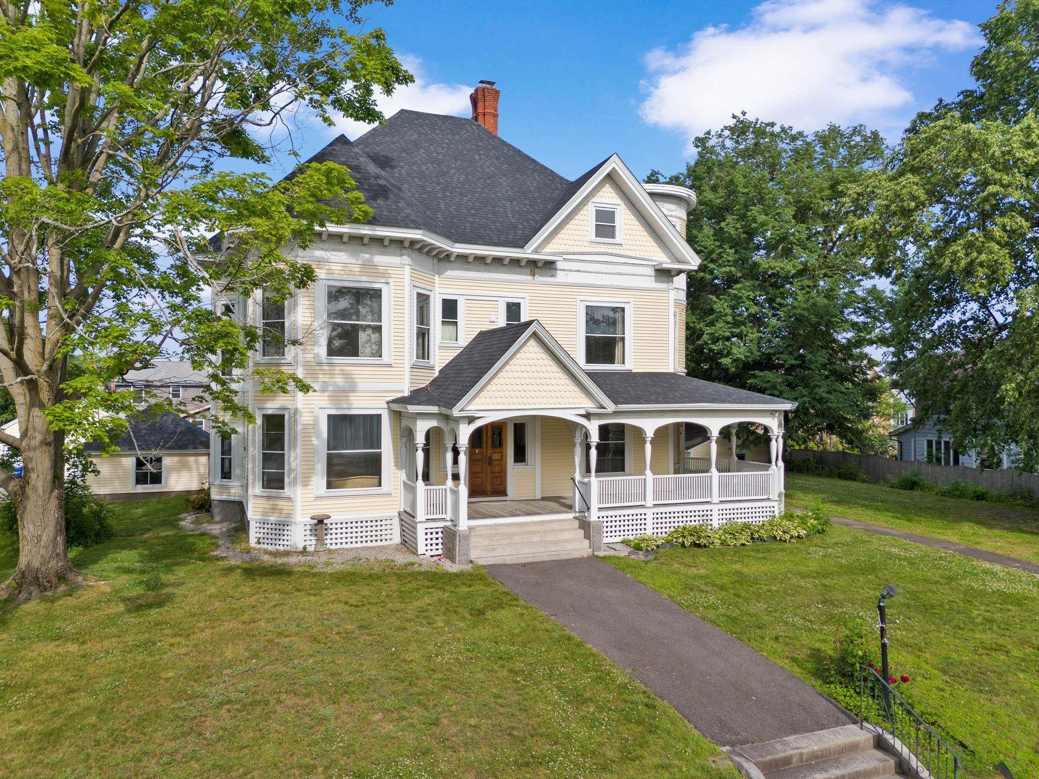 Manchester, New Hampshire, 03104, United States, 5 Bedrooms Bedrooms, ,6 BathroomsBathrooms,Residential,For Sale,1779351