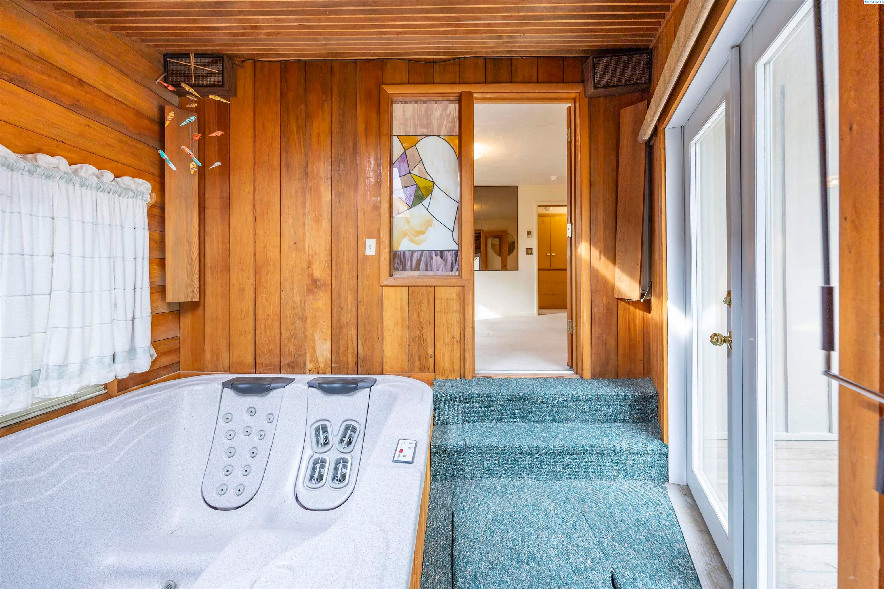 Sunnyside, Washington, 98944, United States, 3 Bedrooms Bedrooms, ,3 BathroomsBathrooms,Residential,For Sale,1973800