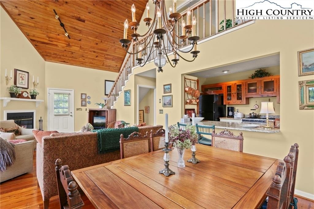 Boone, North Carolina, 28607, United States, 3 Bedrooms Bedrooms, ,3 BathroomsBathrooms,Residential,For Sale,1941298