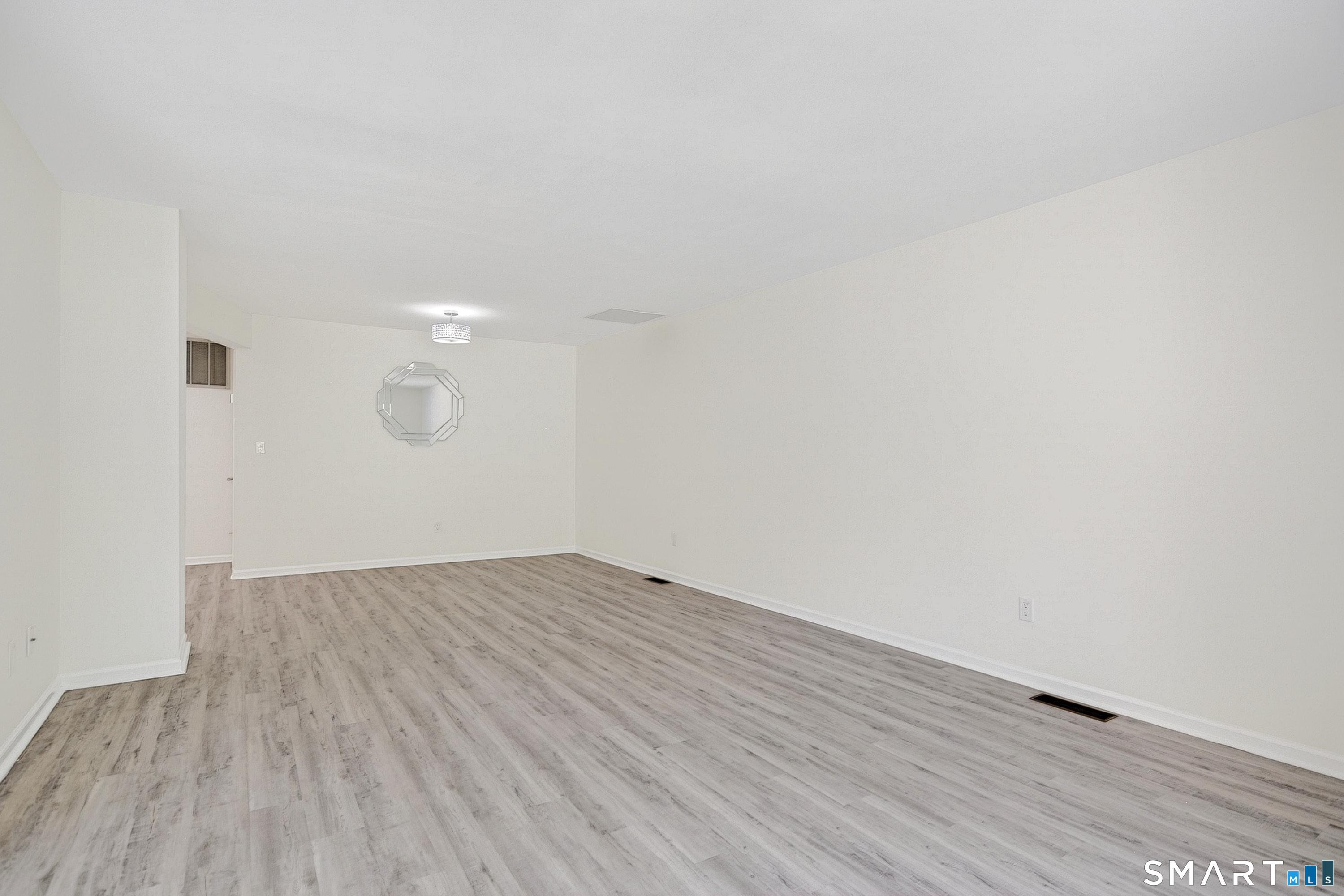 Greenwich, Connecticut, 06807, United States, 2 Bedrooms Bedrooms, ,4 BathroomsBathrooms,Residential,For Sale,2048631