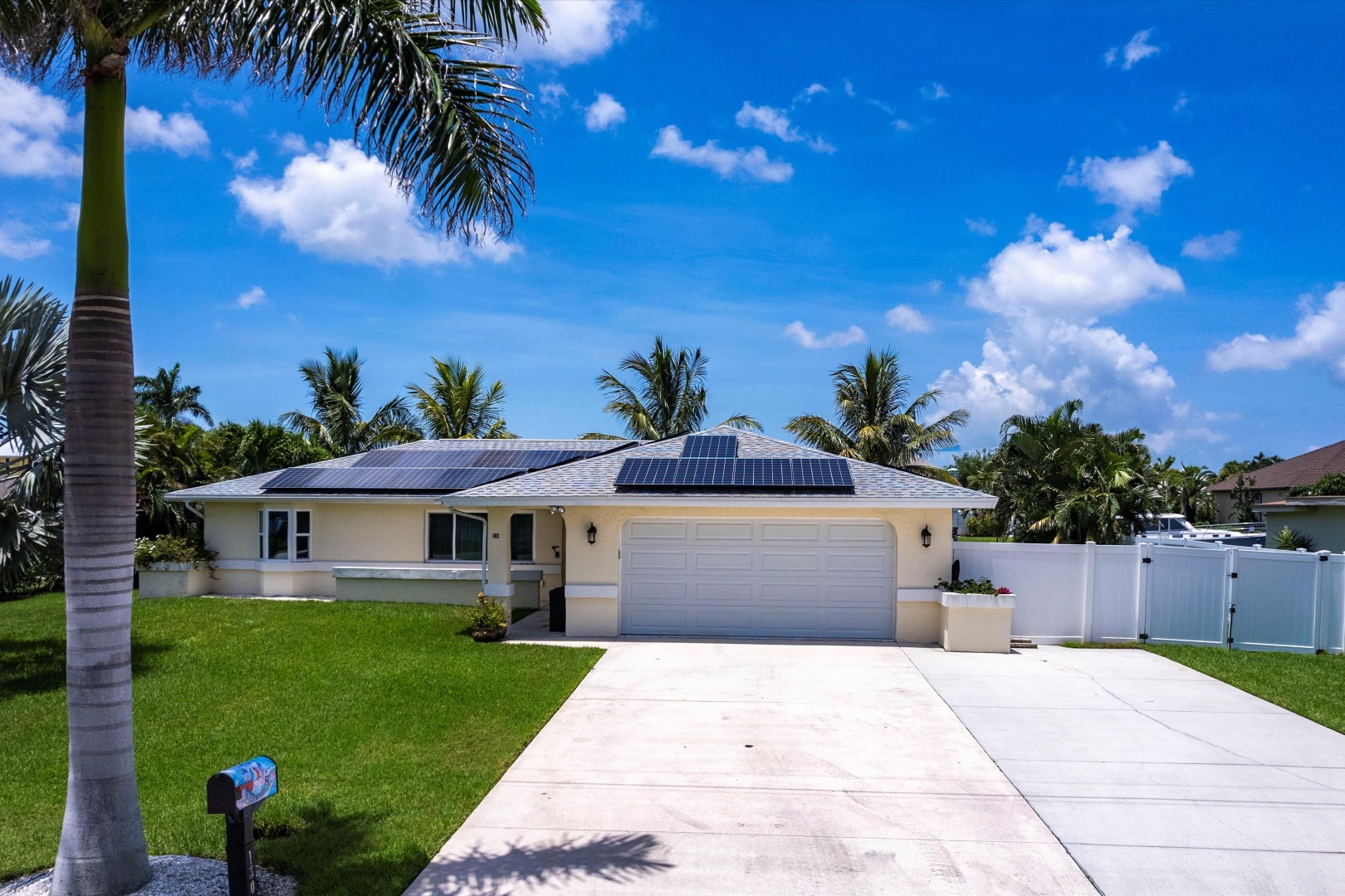 Fort Myers, Florida, 33919, United States, 3 Bedrooms Bedrooms, ,2 BathroomsBathrooms,Residential,For Sale,1935078