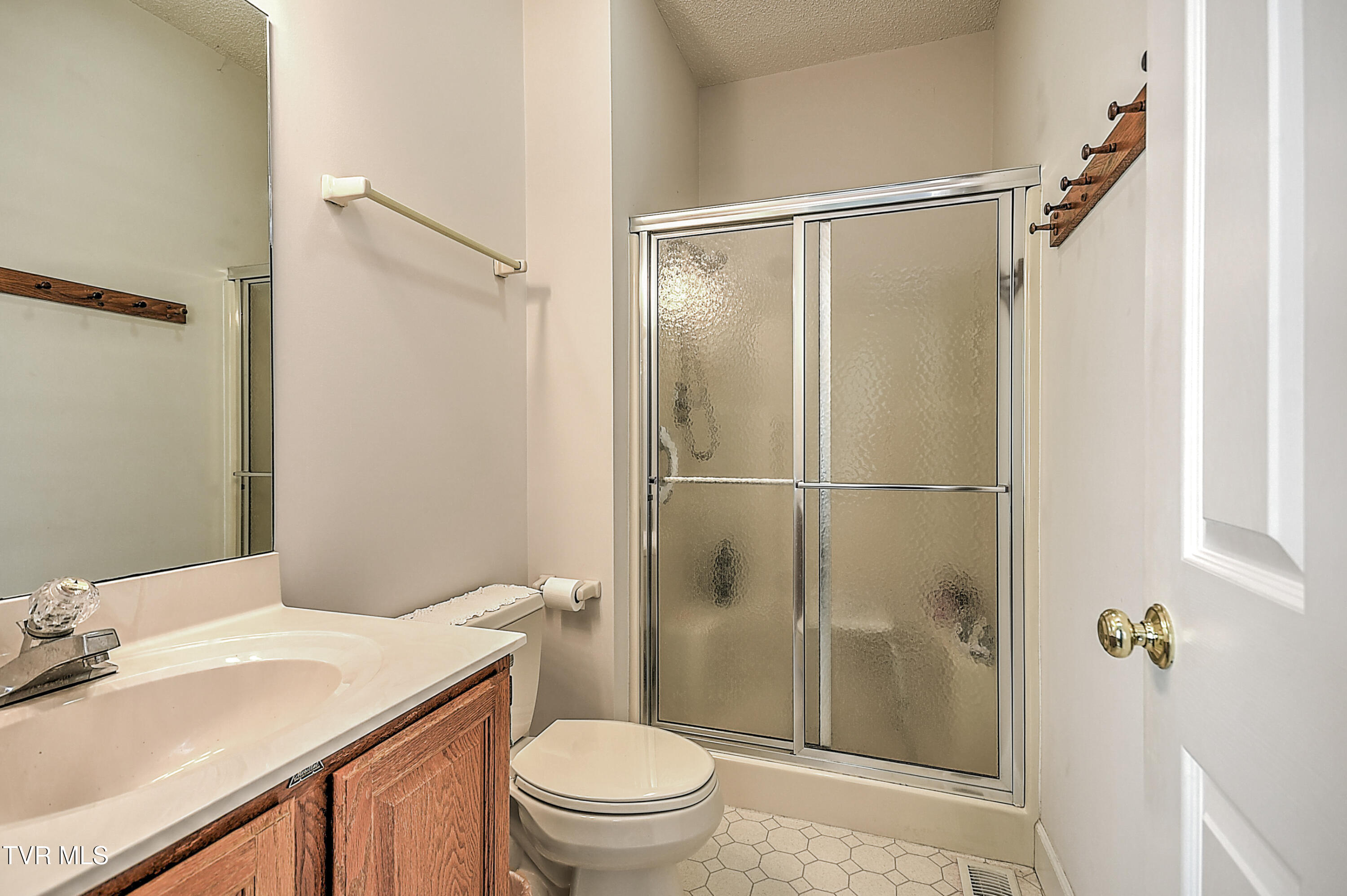 Johnson City, Tennessee, 37604, United States, 4 Bedrooms Bedrooms, ,3 BathroomsBathrooms,Residential,For Sale,1870775