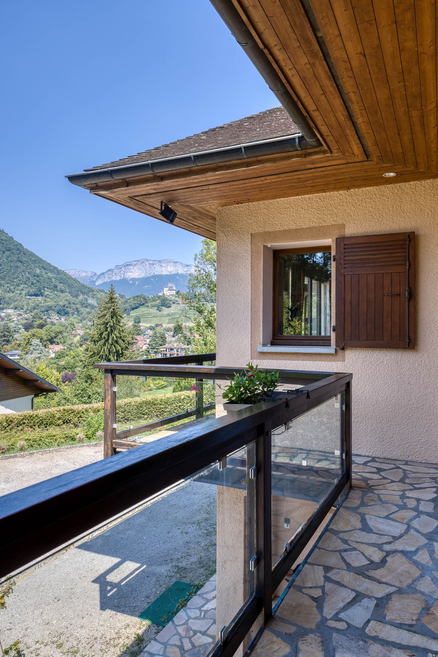  Exceptional property with views of Lake, the mountains, and the Château de Ment… - 物件實景