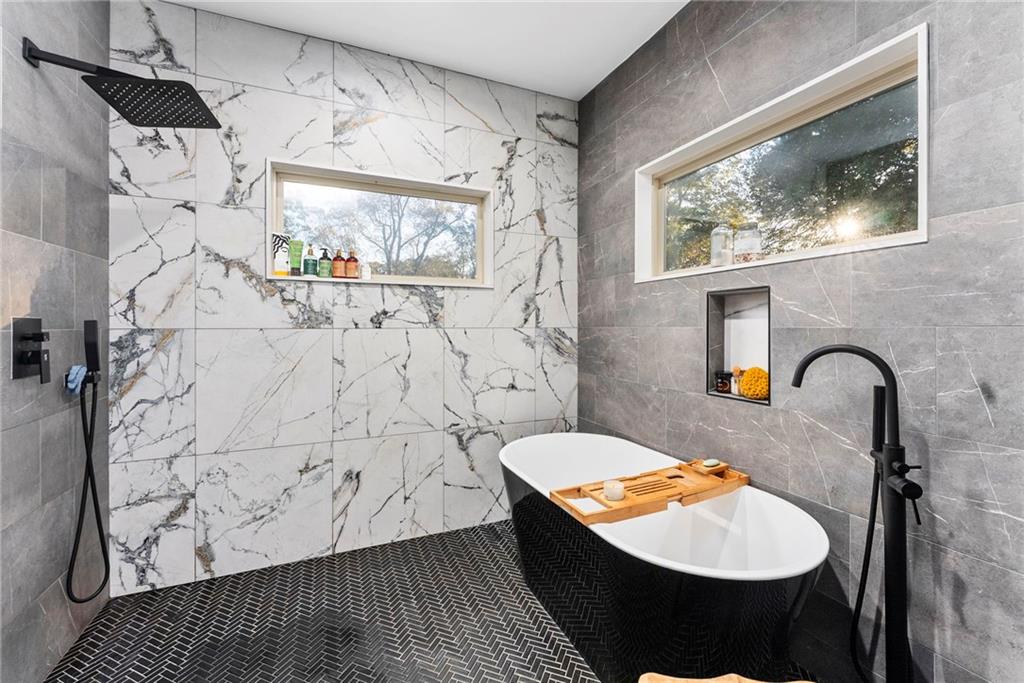 Atlanta, Georgia, 30317, United States, 5 Bedrooms Bedrooms, ,4 BathroomsBathrooms,Residential,For Sale,1989544