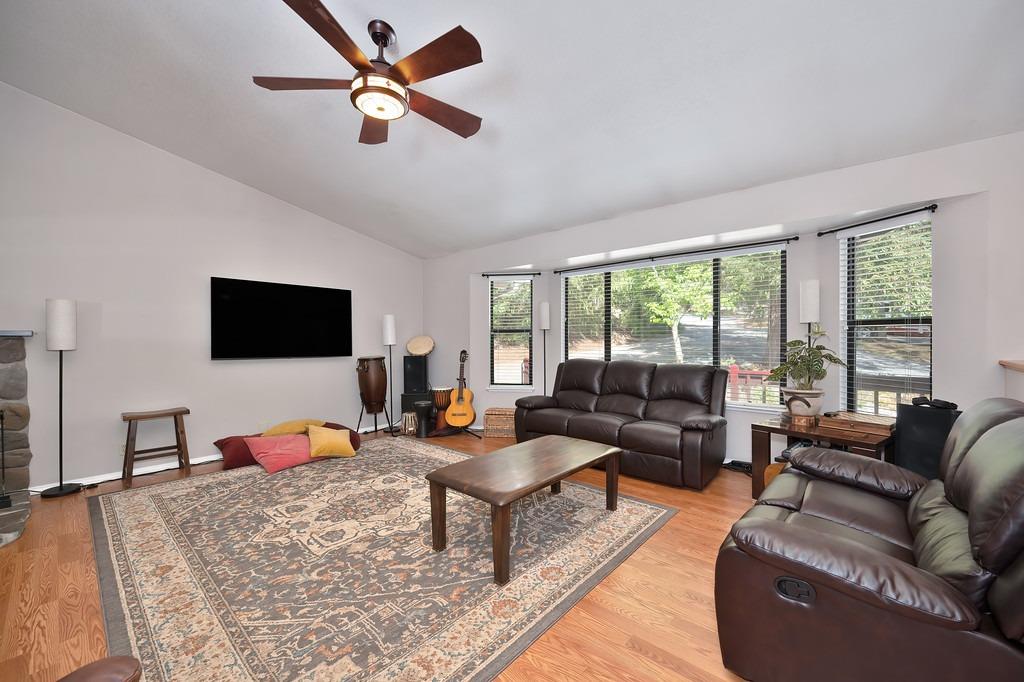 Foresthill, California, 95631, United States, 3 Bedrooms Bedrooms, ,2 BathroomsBathrooms,Residential,For Sale,1819375