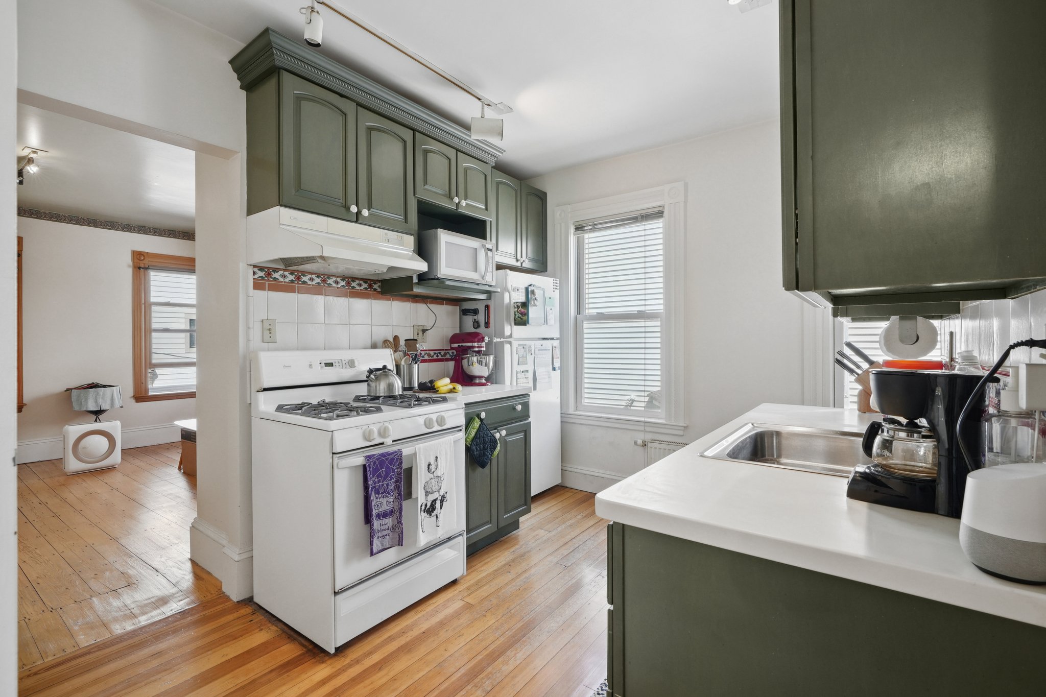 Somerville, Massachusetts, 02143-4209, United States, 6 Bedrooms Bedrooms, ,3 BathroomsBathrooms,Residential,For Sale,1816239