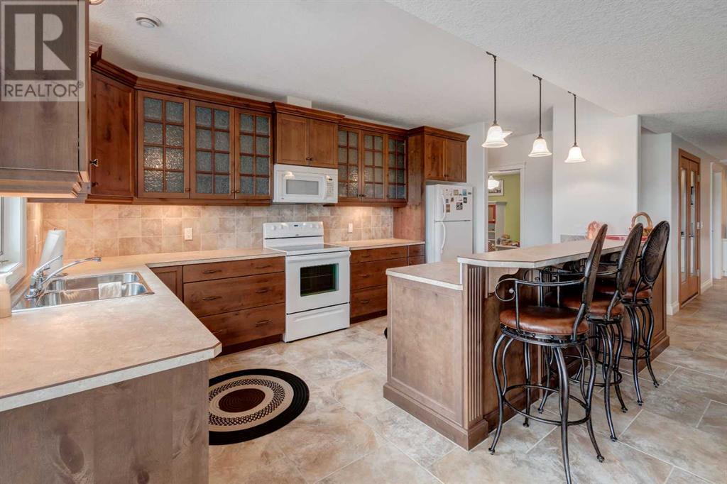 RURAL FOOTHILLS COUNTY, Alberta, T0K 1K0, CA, 6 Bedrooms Bedrooms, ,4 BathroomsBathrooms,Residential,For Sale,1947091
