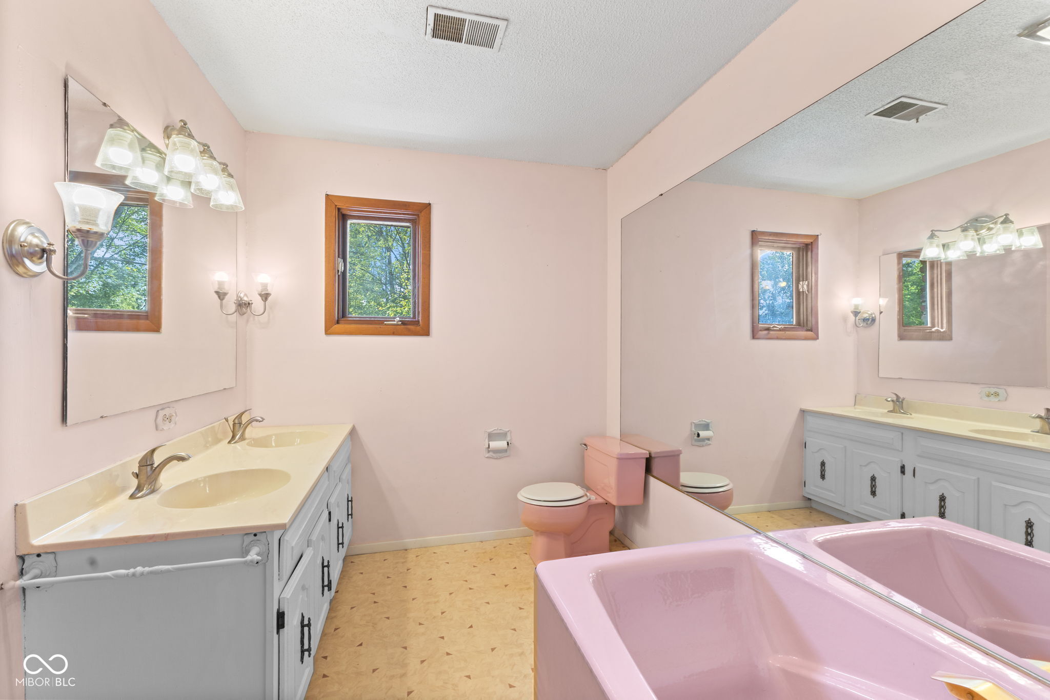 Shelburn, Indiana, 47879, United States, 4 Bedrooms Bedrooms, ,4 BathroomsBathrooms,Residential,For Sale,1925396