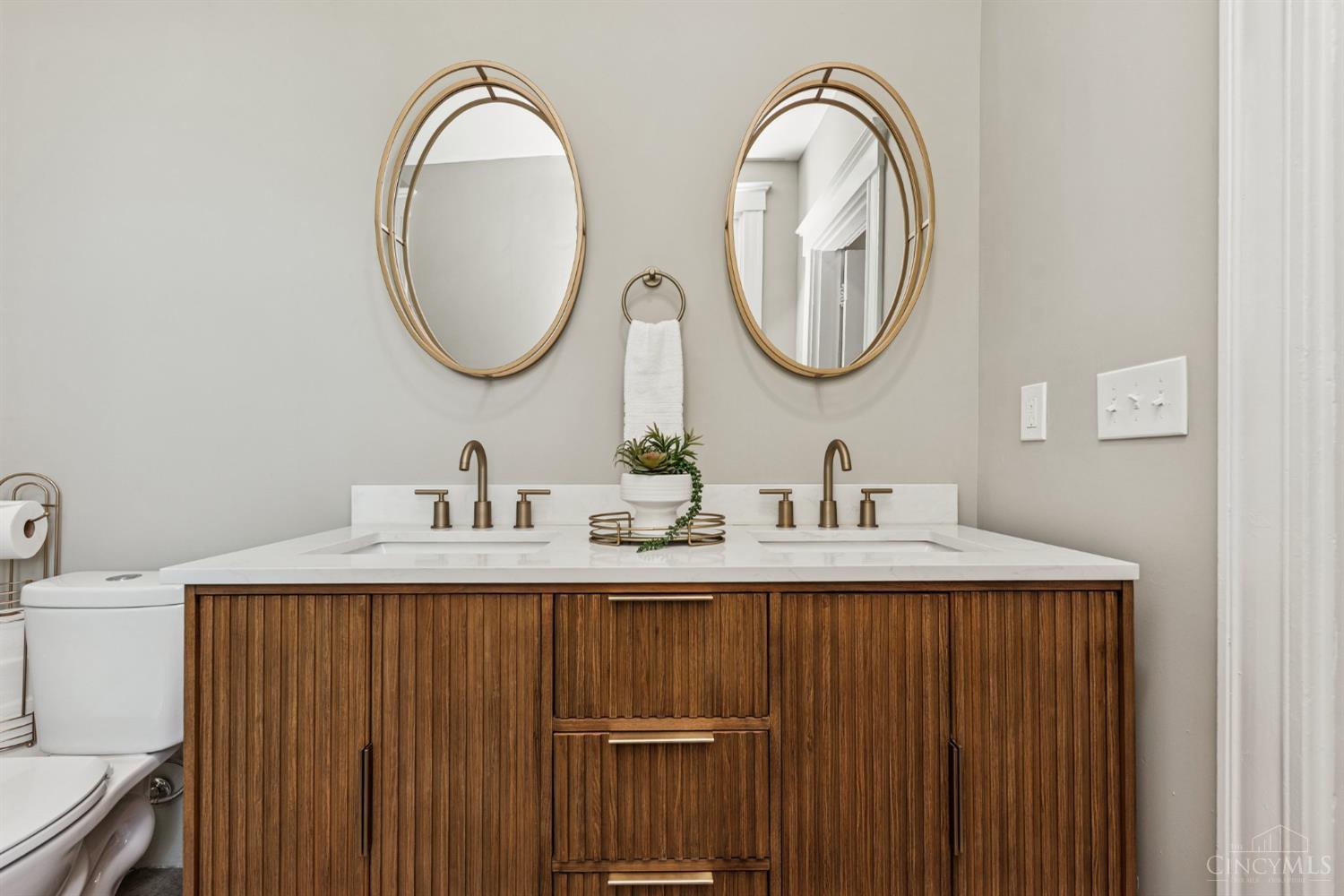 Cincinnati, Ohio, 45227, United States, 5 Bedrooms Bedrooms, ,3 BathroomsBathrooms,Residential,For Sale,1939173