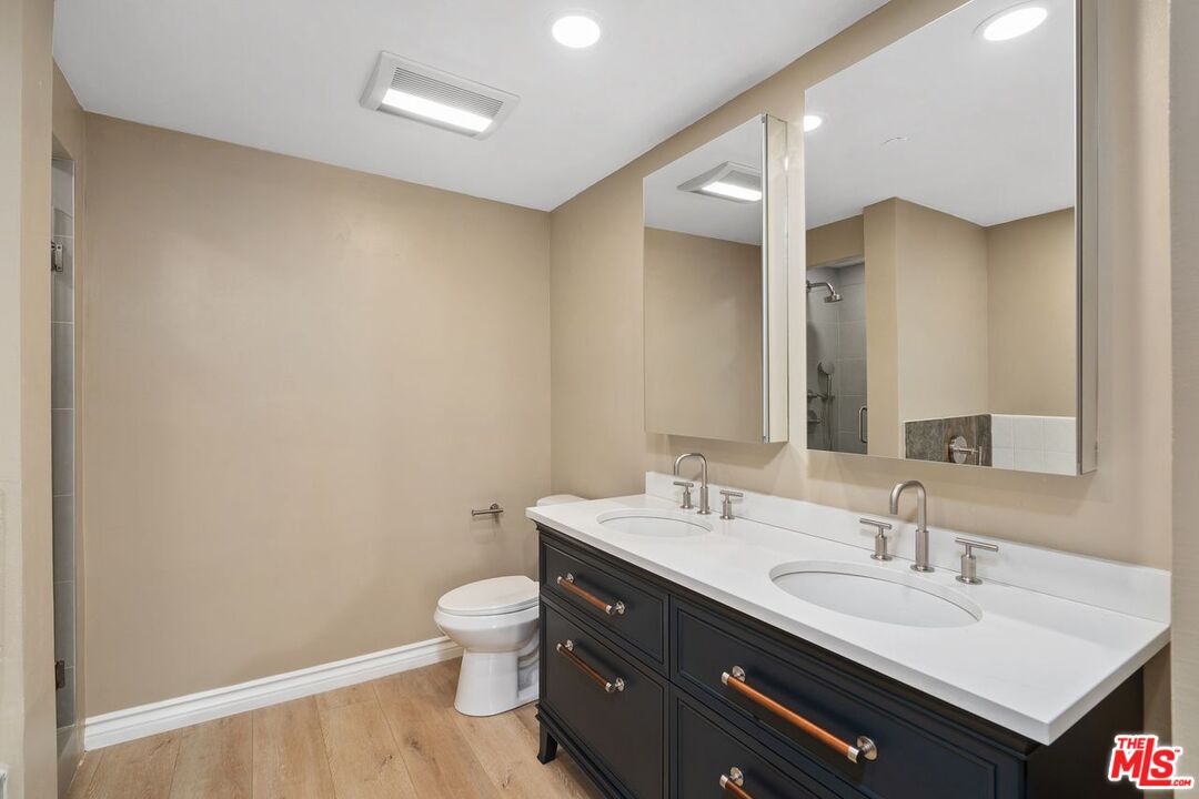 West Hollywood, California, 90048, United States, 2 Bedrooms Bedrooms, ,3 BathroomsBathrooms,Residential,For Sale,1762053