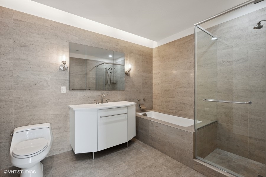 Chicago, Illinois, 60611, United States, 1 Bedroom Bedrooms, ,2 BathroomsBathrooms,Residential,For Sale,1966710