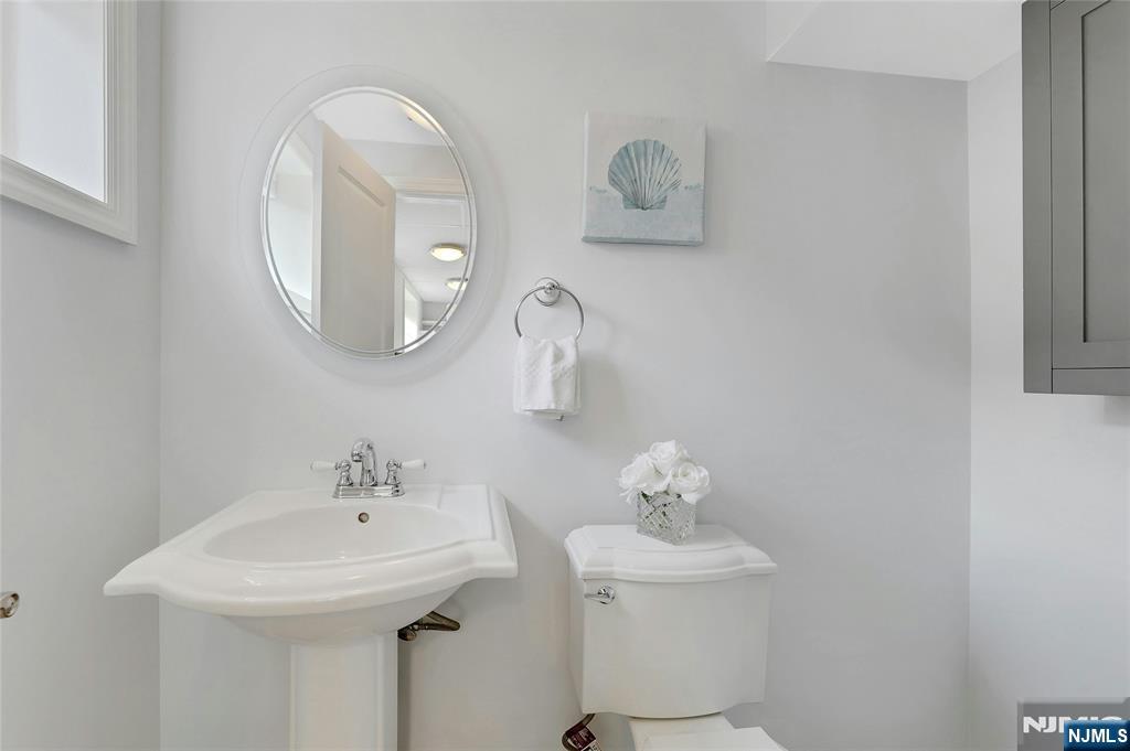 River Edge, New Jersey, 07661, United States, 4 Bedrooms Bedrooms, ,3 BathroomsBathrooms,Residential,For Sale,1988189