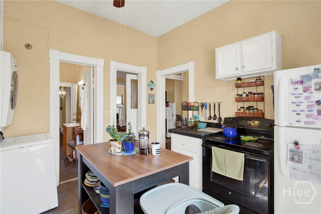 Savannah, Georgia, 31401, United States, 2 Bedrooms Bedrooms, ,3 BathroomsBathrooms,Residential,For Sale,2031134